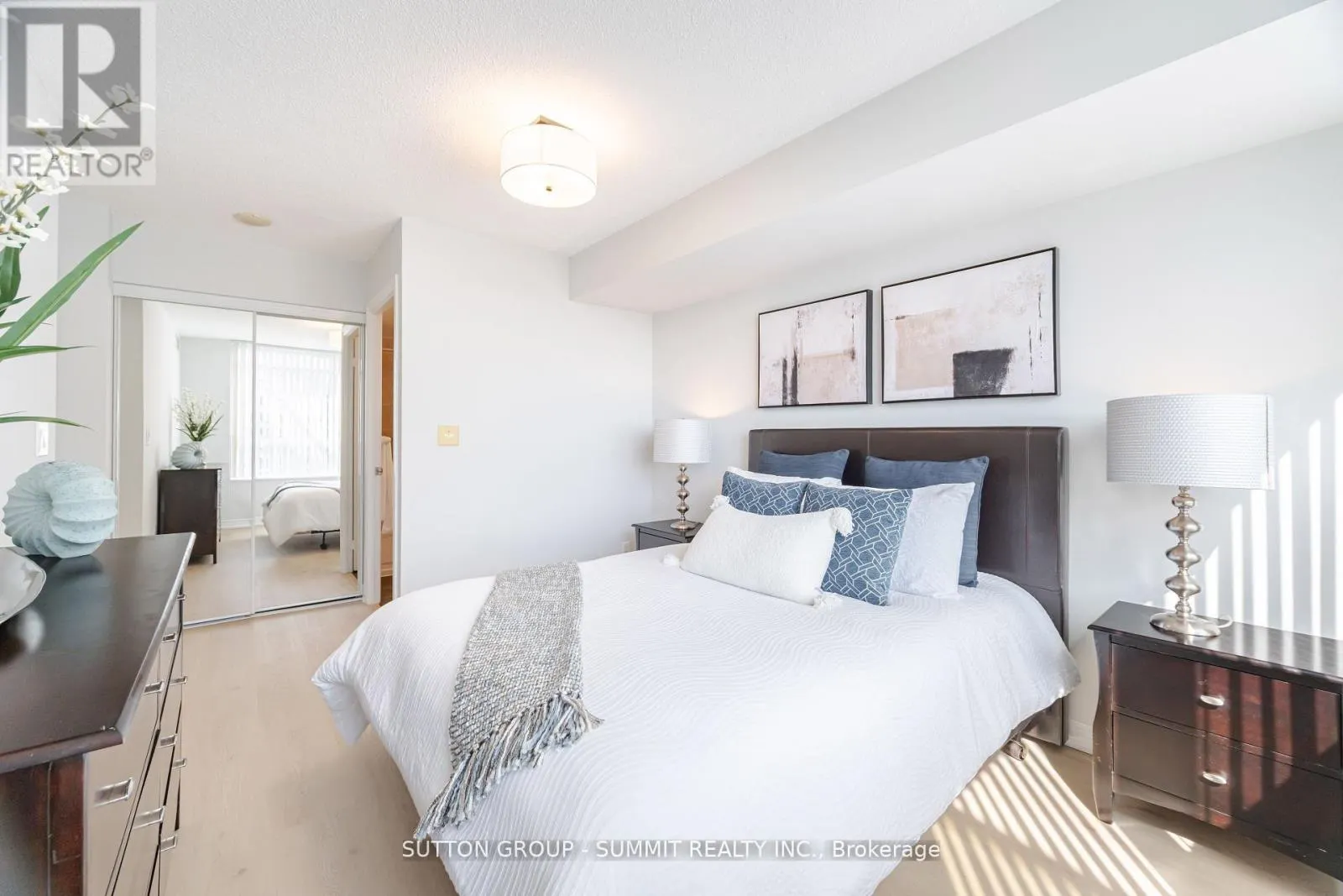 2310 - 310 BURNHAMTHORPE ROAD W