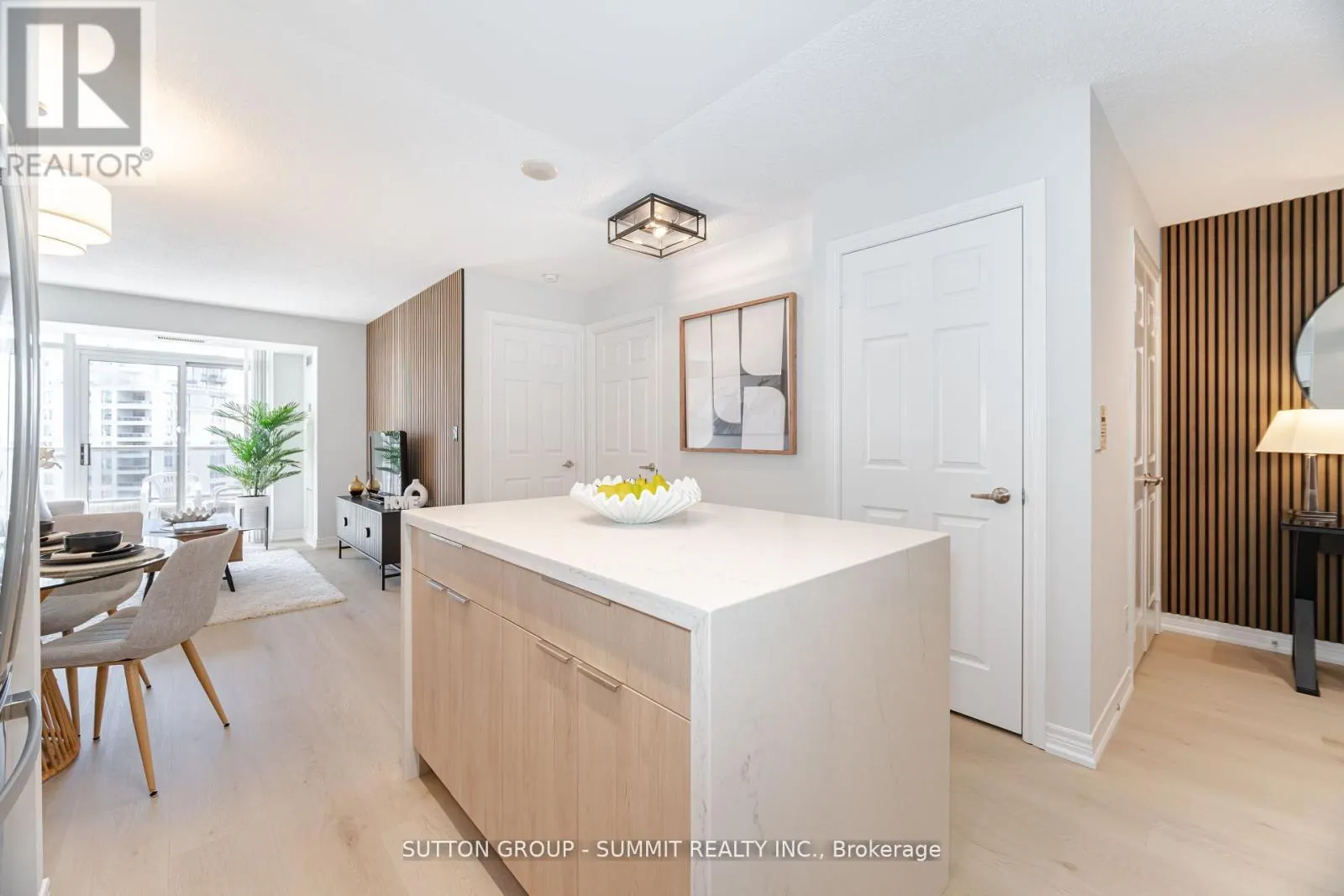 2310 - 310 BURNHAMTHORPE ROAD W