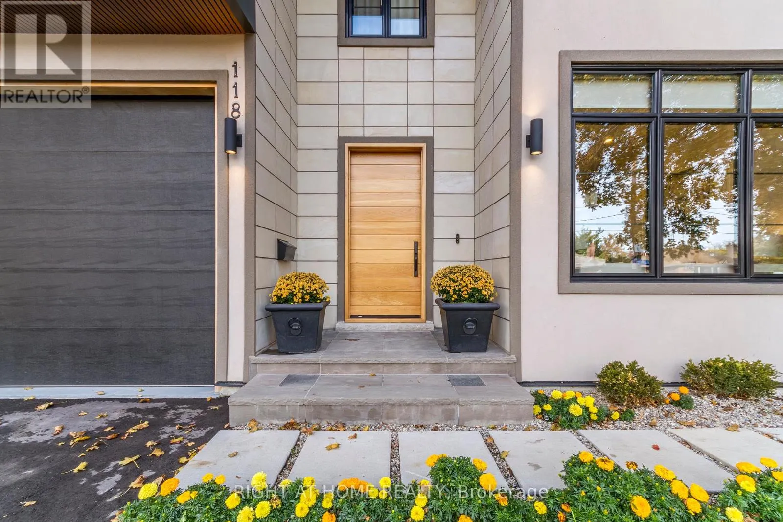 118 MARTIN GROVE ROAD