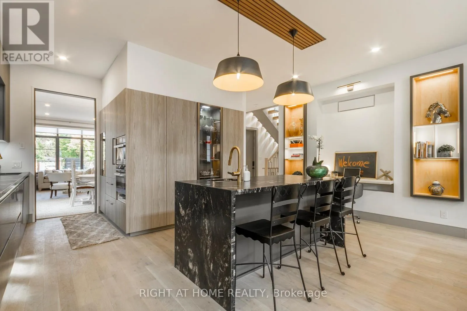 118 MARTIN GROVE ROAD