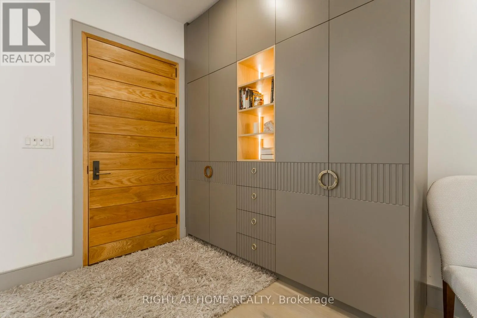 118 MARTIN GROVE ROAD