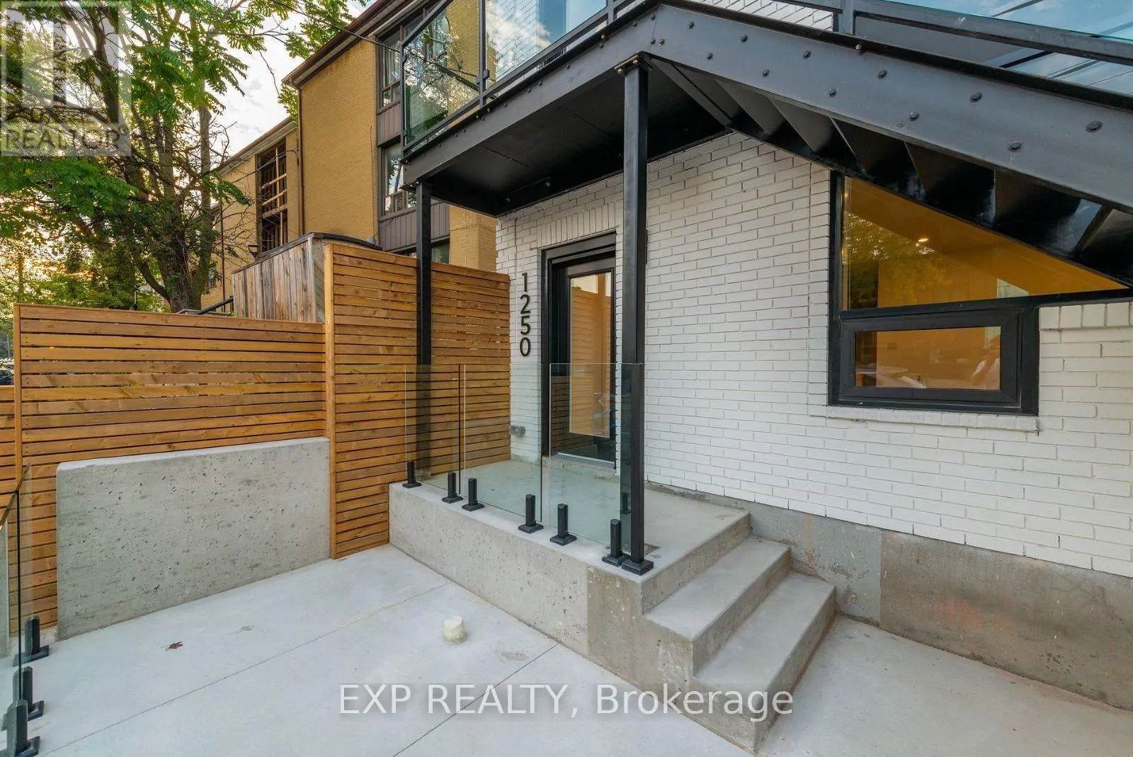 1 - 1250 DAVENPORT AVENUE