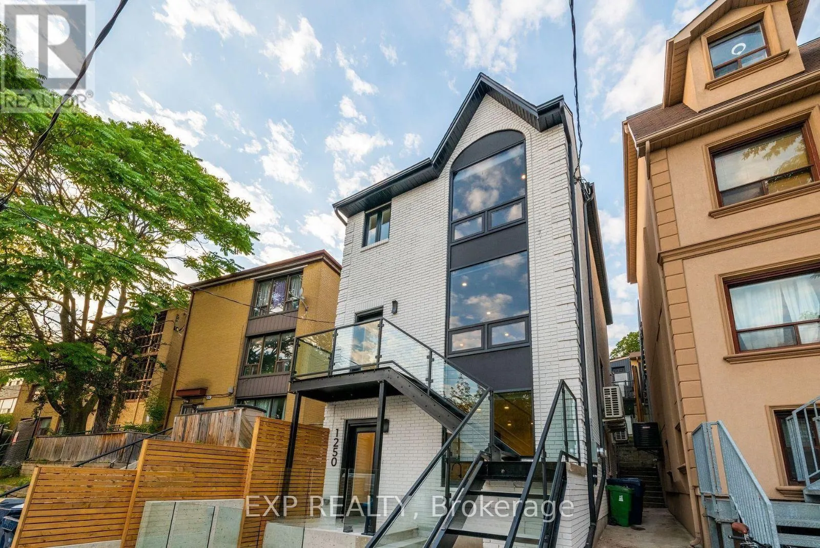 2 - 1250 DAVENPORT AVENUE