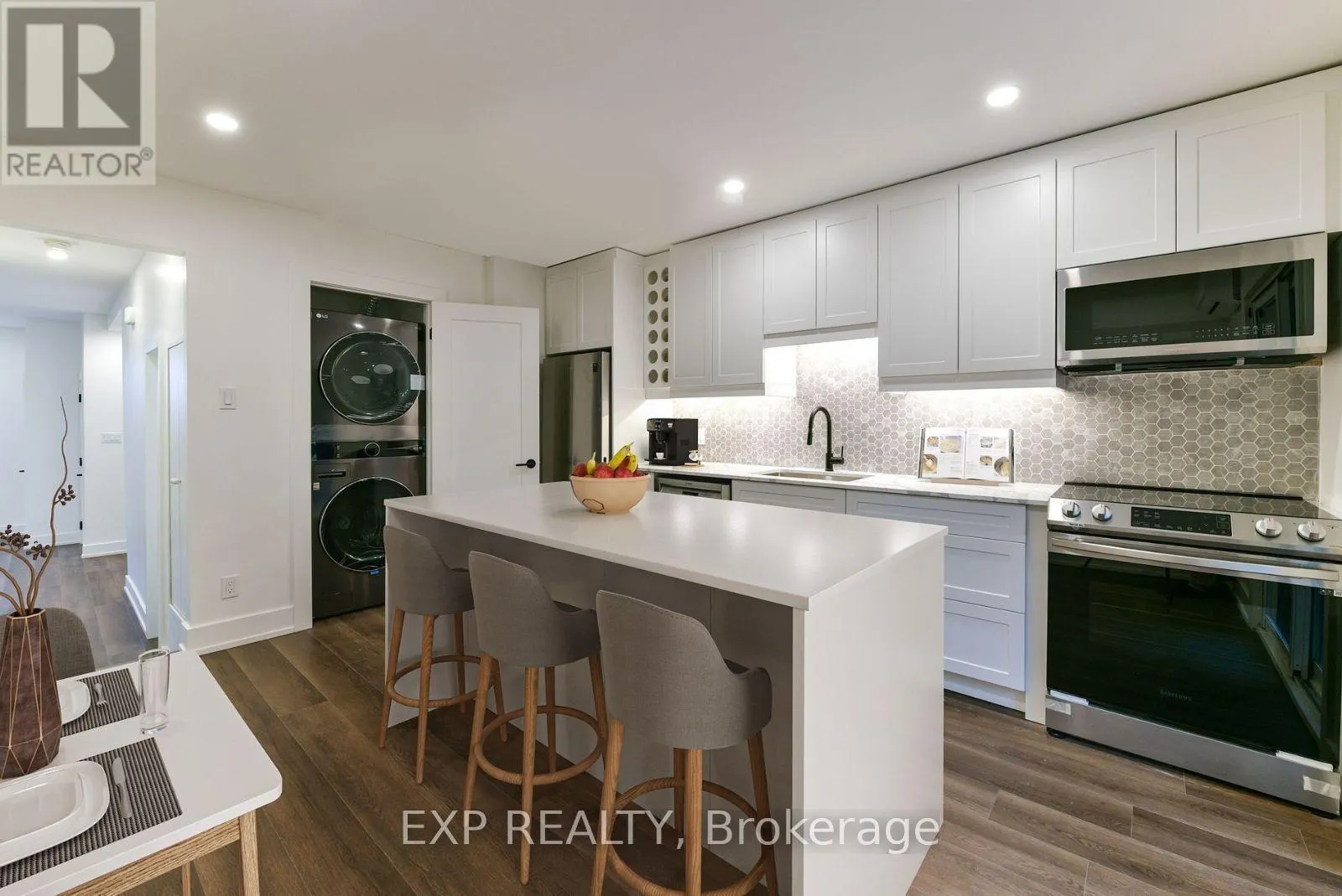 2 - 1250 DAVENPORT AVENUE