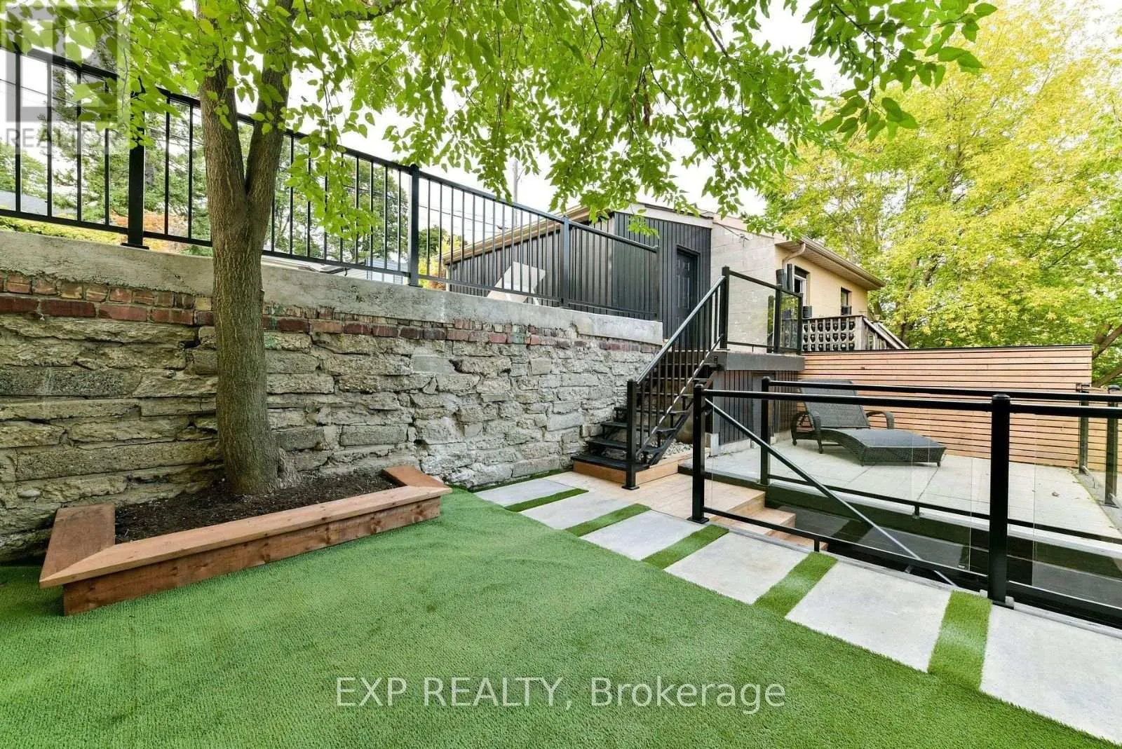 3 - 1250 DAVENPORT AVENUE