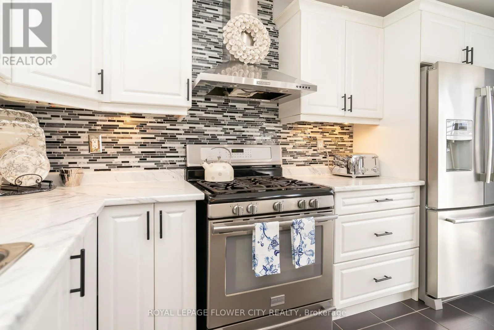115 VANHORNE CLOSE