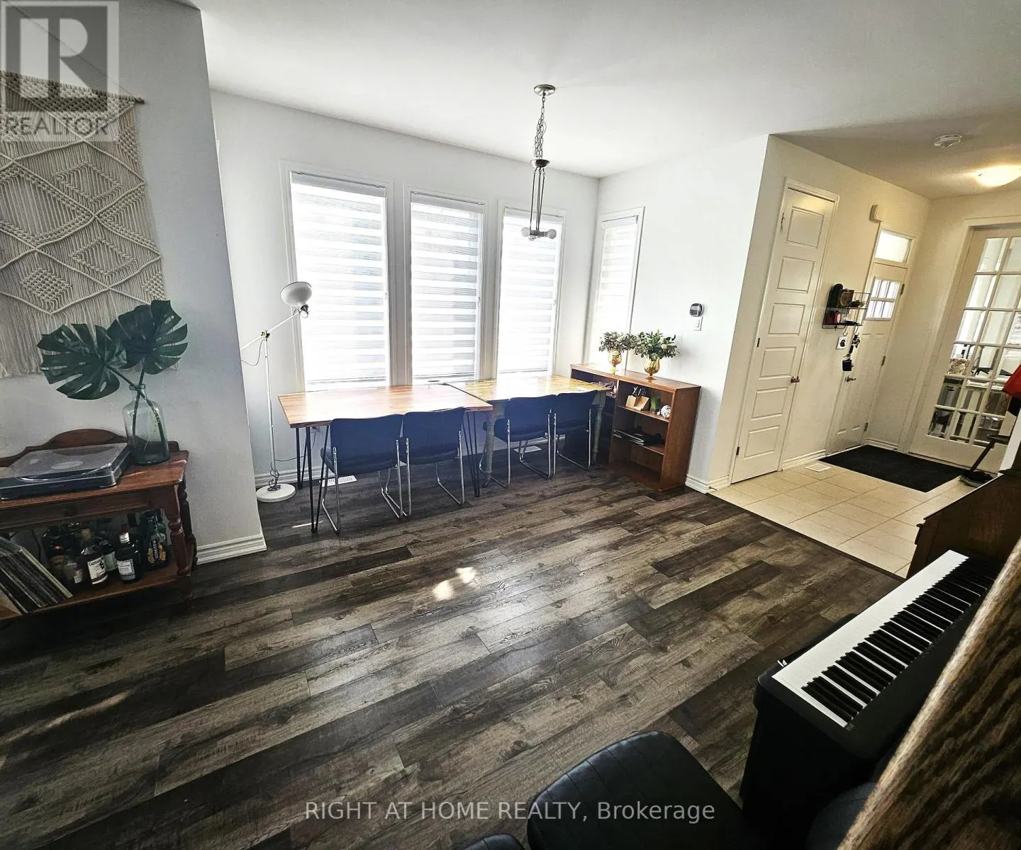 852 ASPEN TERRACE