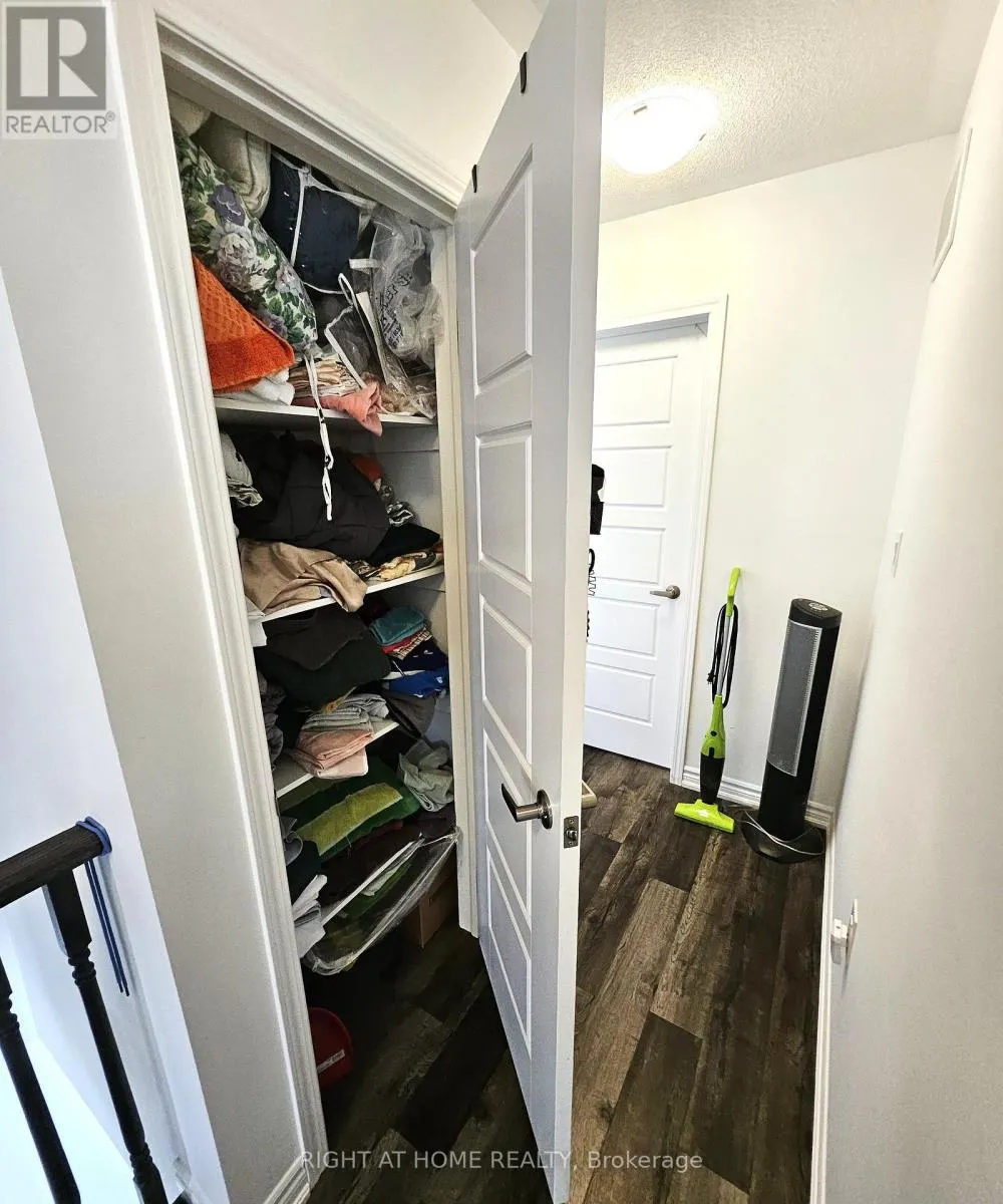 852 ASPEN TERRACE
