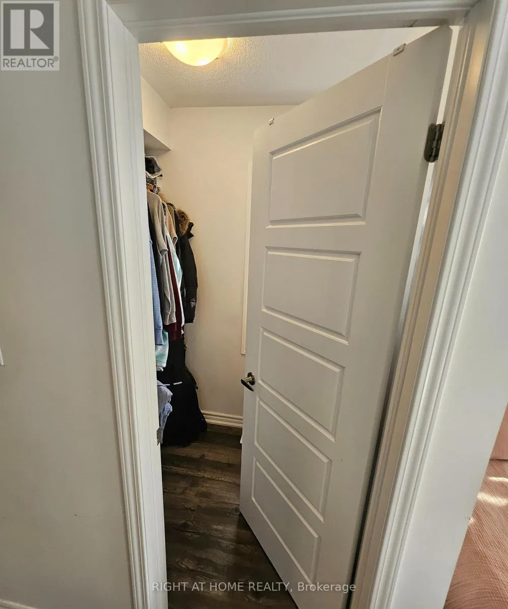852 ASPEN TERRACE