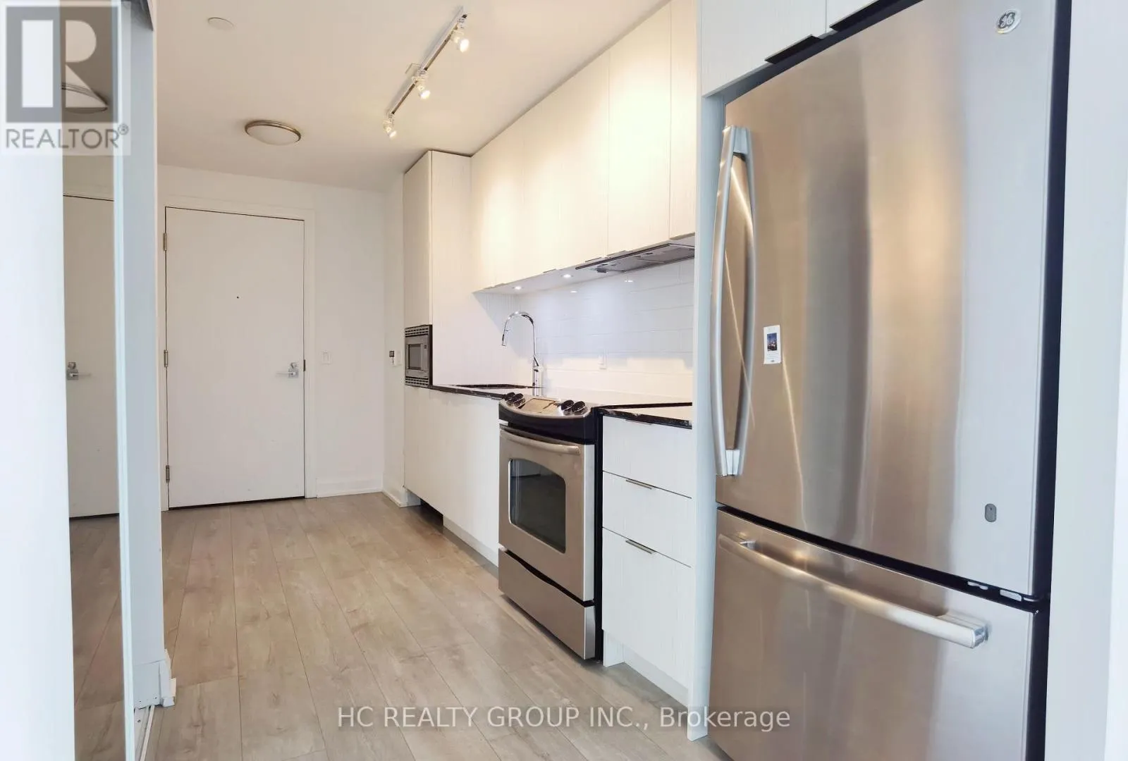 909 - 110 MARINE PARADE DRIVE