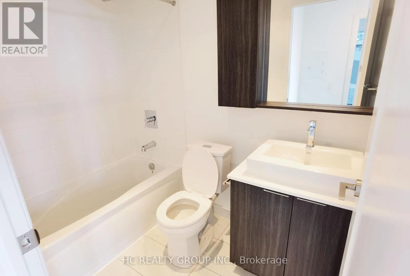 909 - 110 MARINE PARADE DRIVE