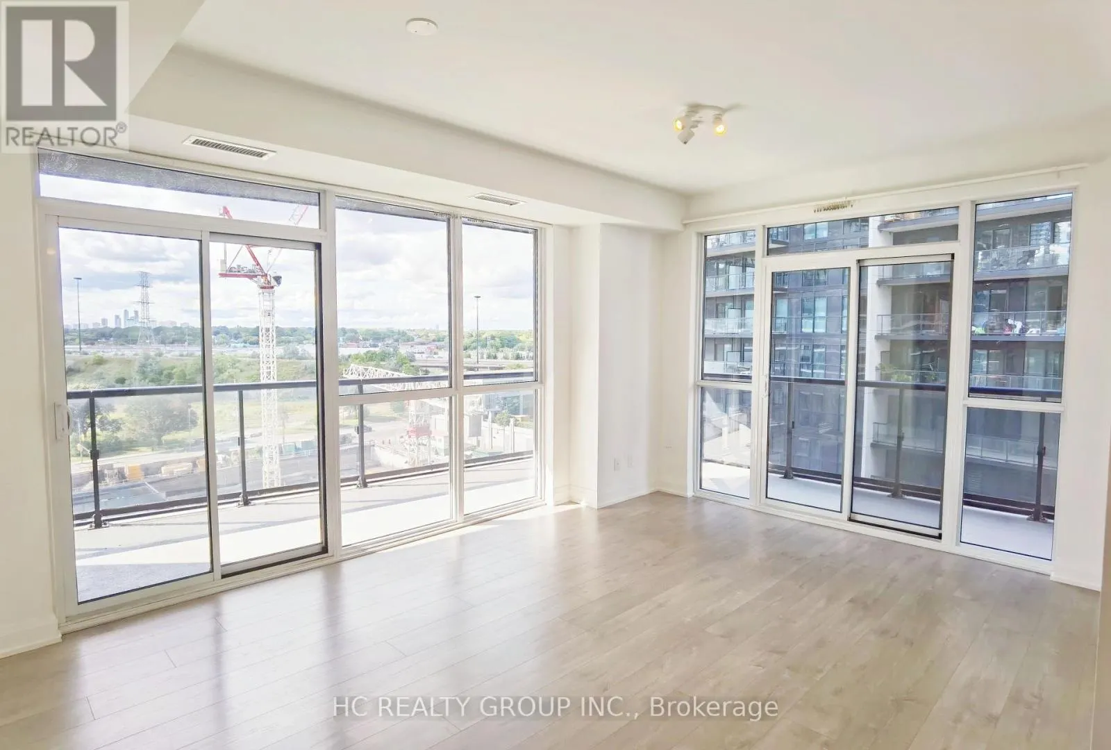 909 - 110 MARINE PARADE DRIVE