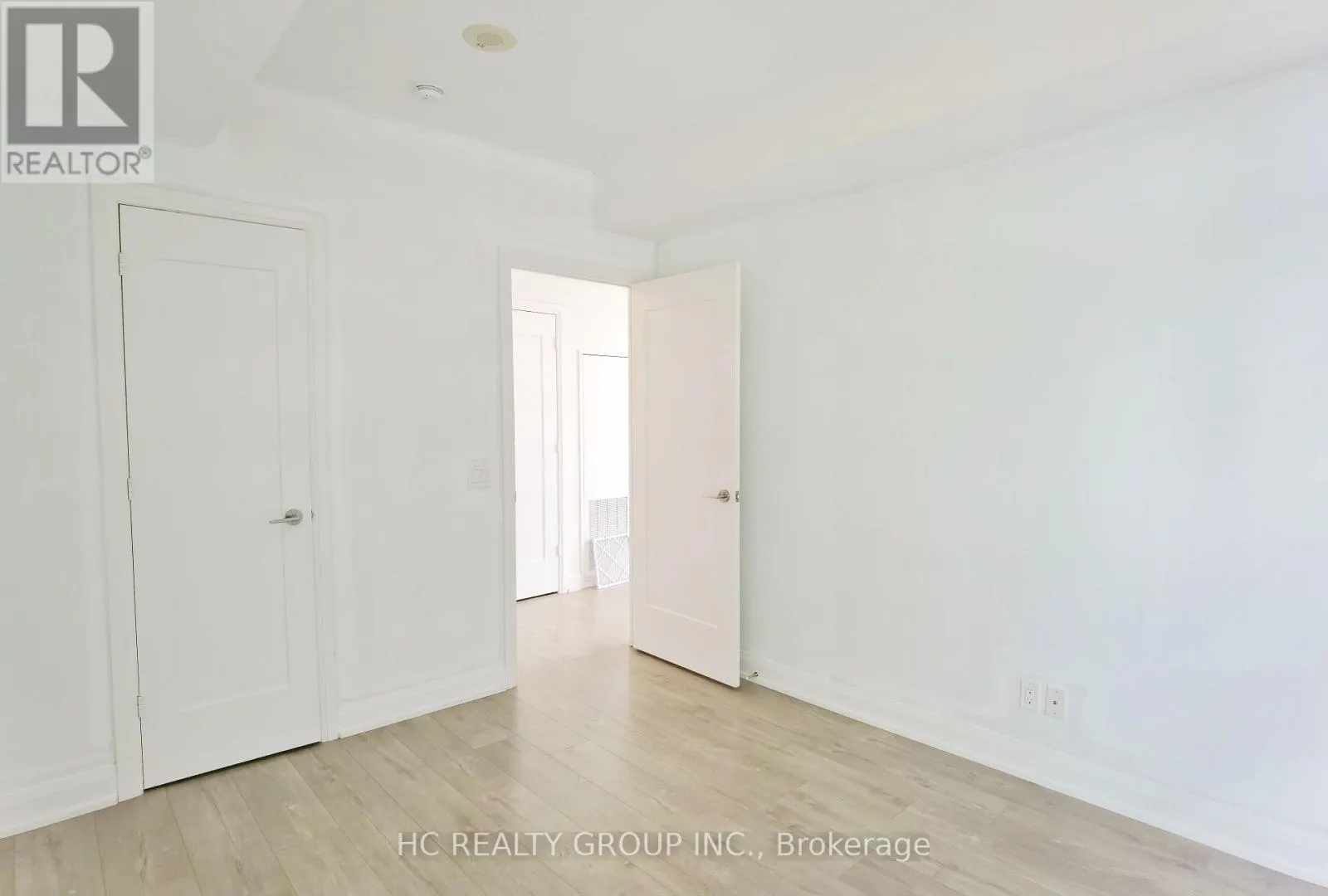 909 - 110 MARINE PARADE DRIVE