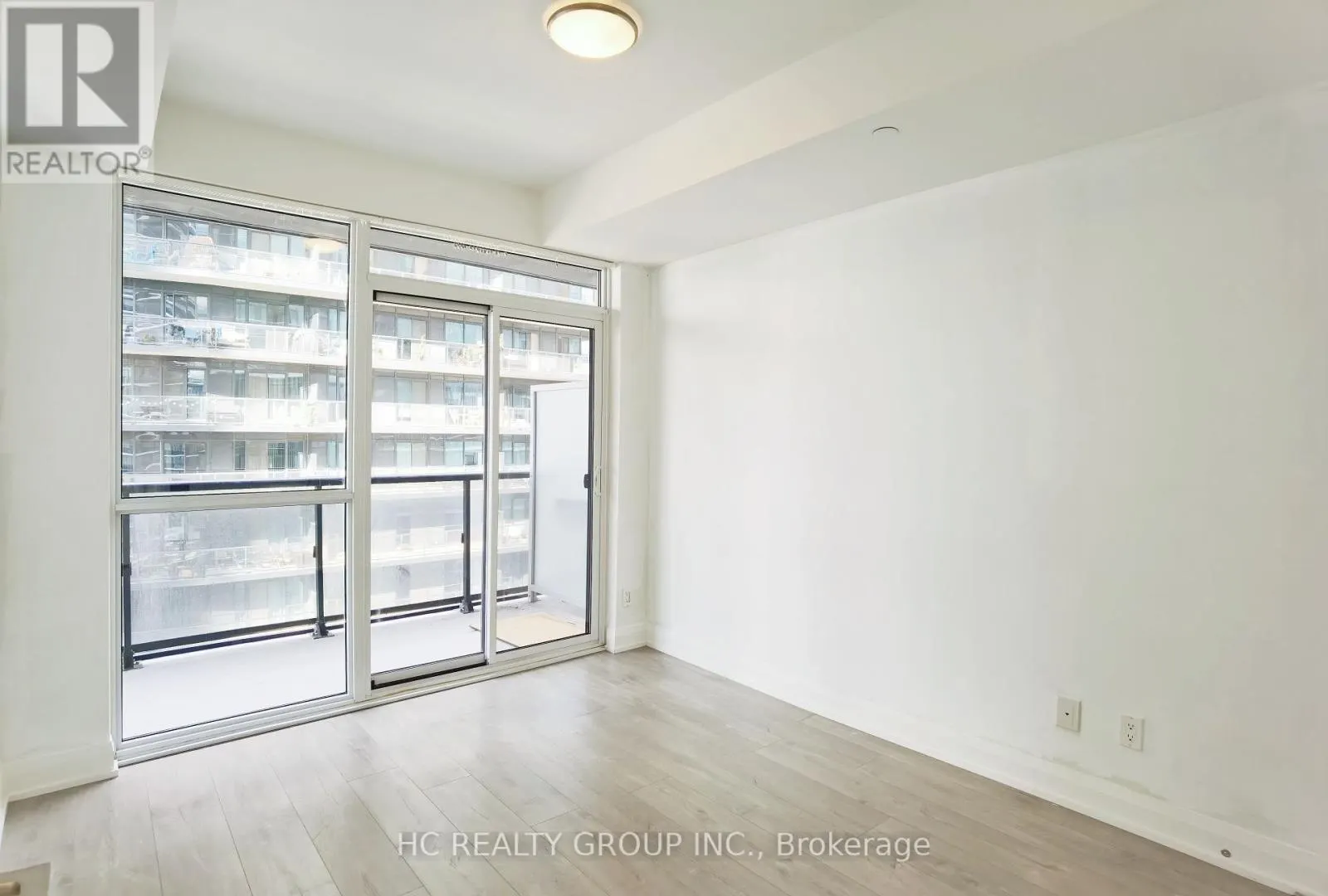 909 - 110 MARINE PARADE DRIVE