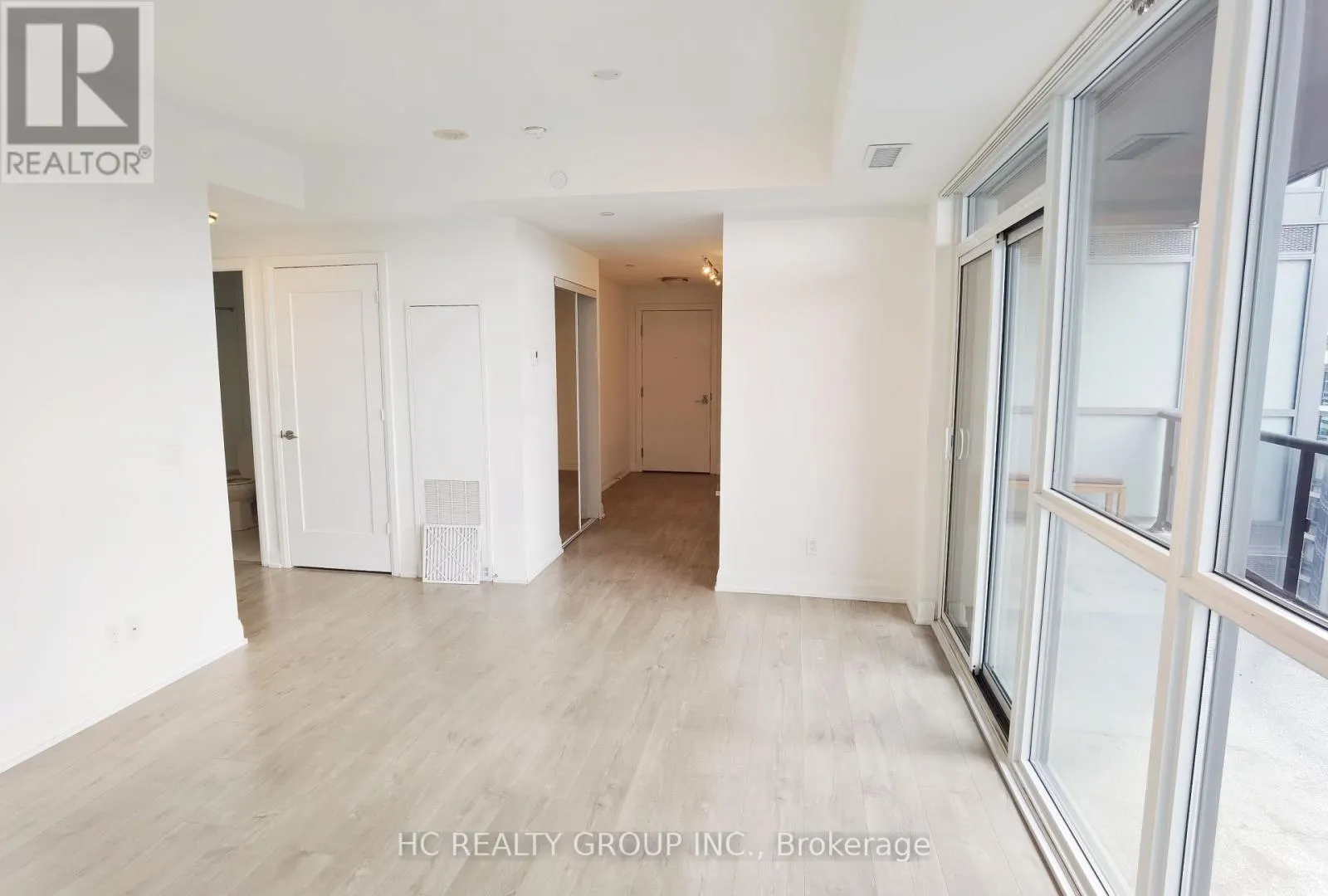 909 - 110 MARINE PARADE DRIVE