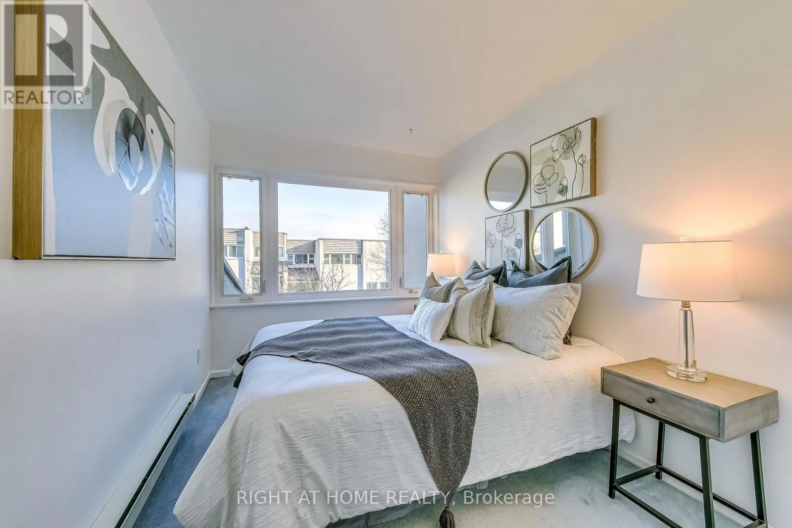 202 - 1055 DUNDAS STREET E