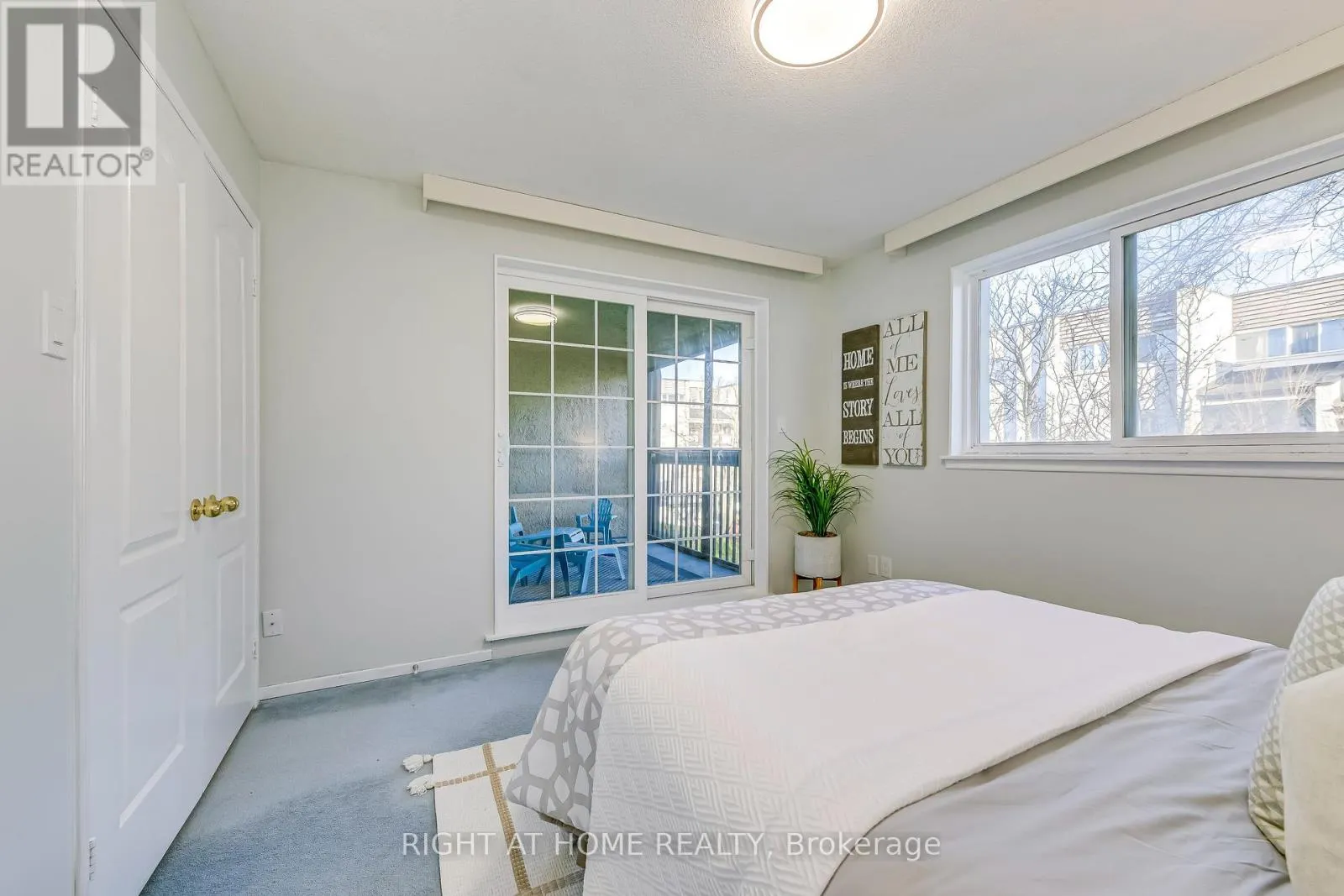202 - 1055 DUNDAS STREET E