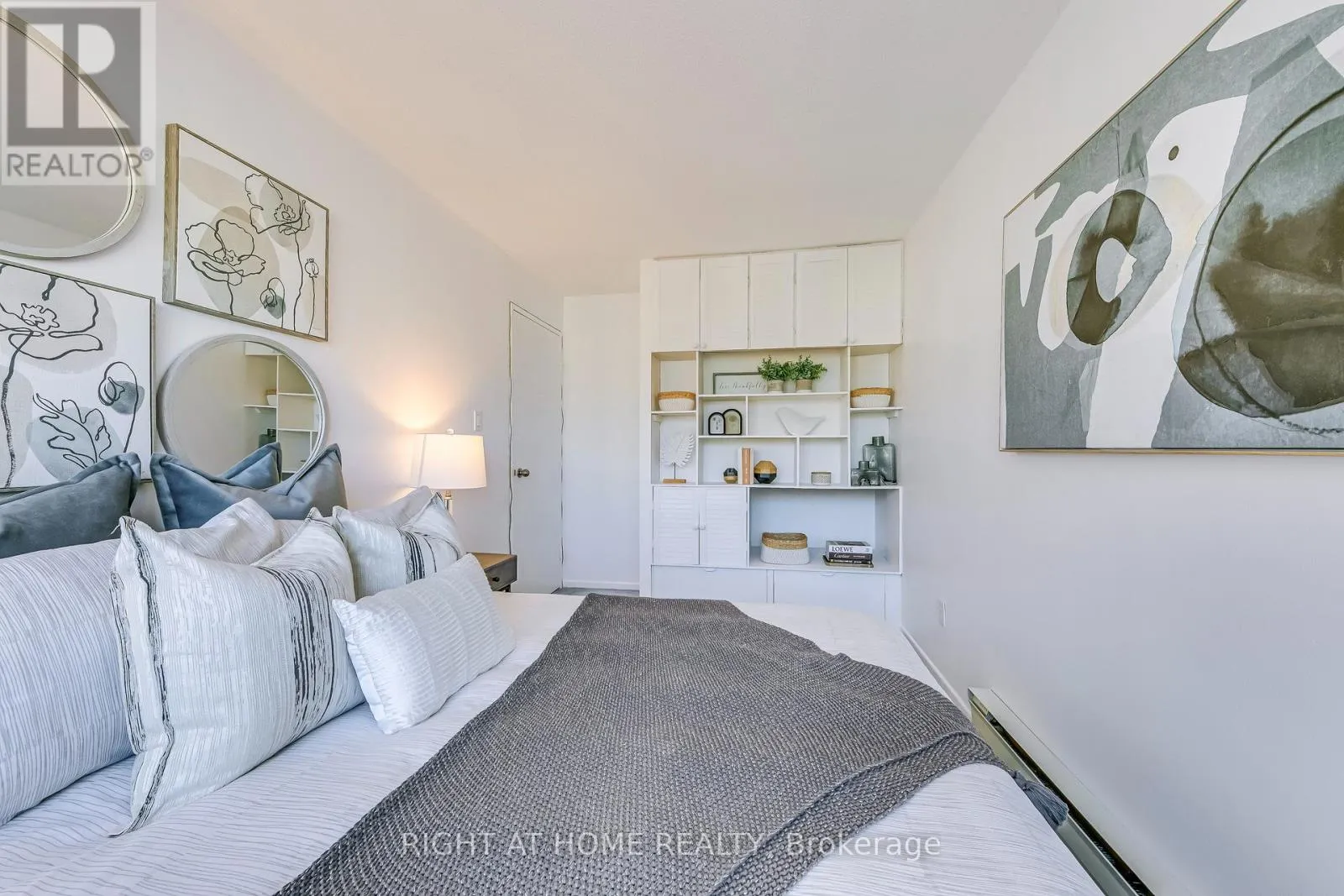 202 - 1055 DUNDAS STREET E