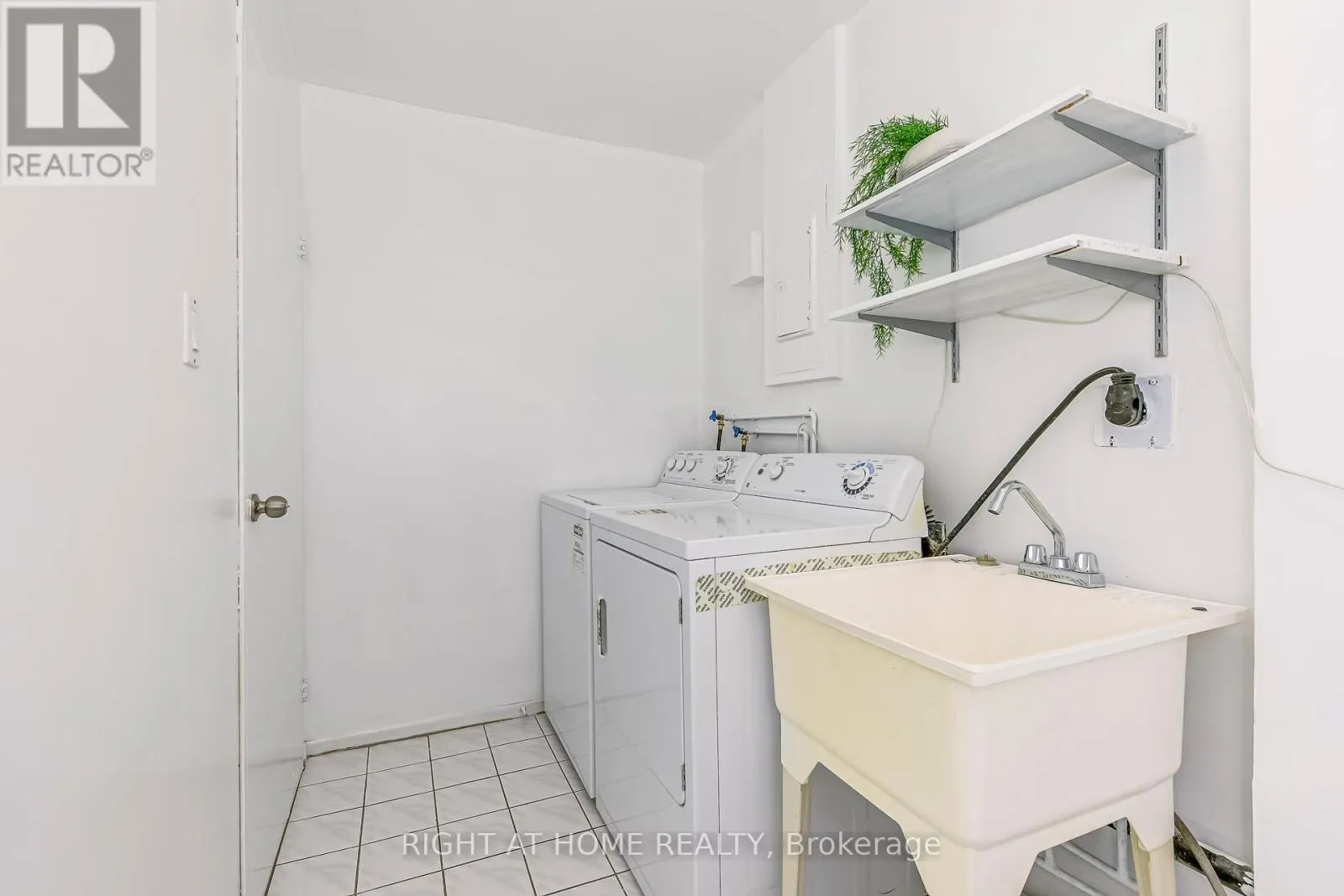 202 - 1055 DUNDAS STREET E