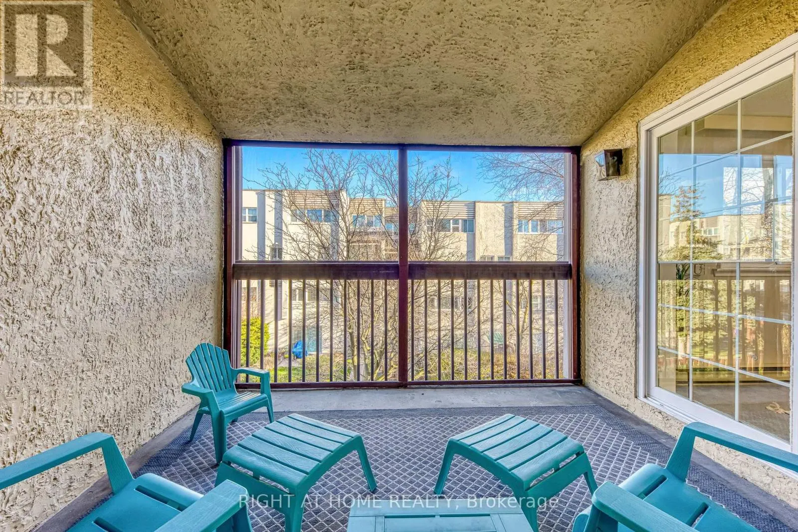 202 - 1055 DUNDAS STREET E