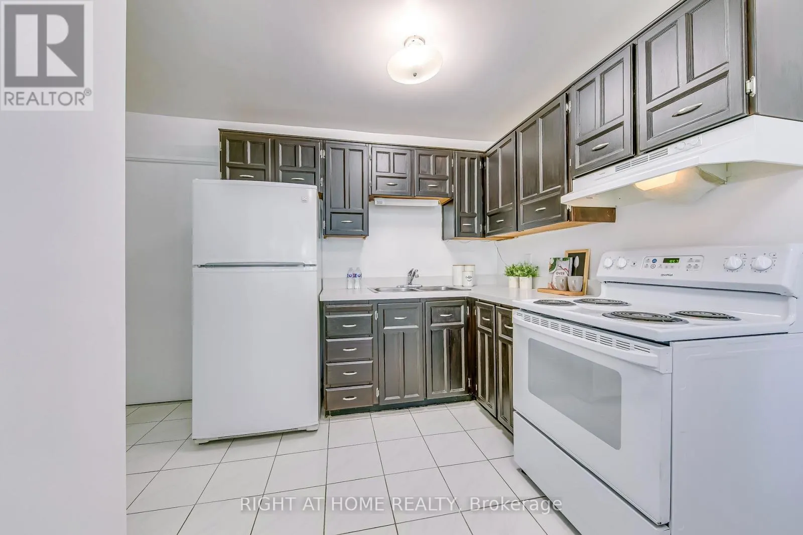 202 - 1055 DUNDAS STREET E