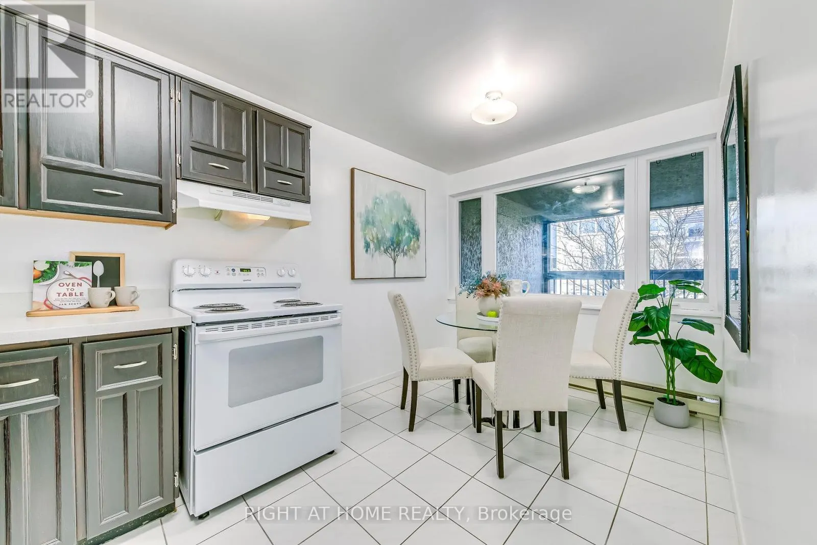 202 - 1055 DUNDAS STREET E