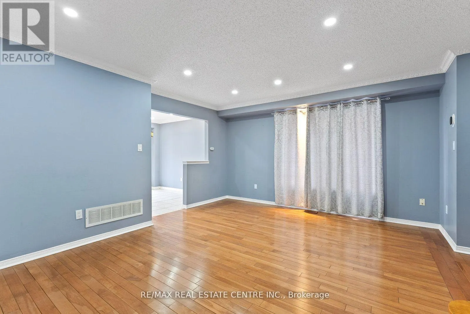UPPER - 5382 LONGHOUSE CRESCENT