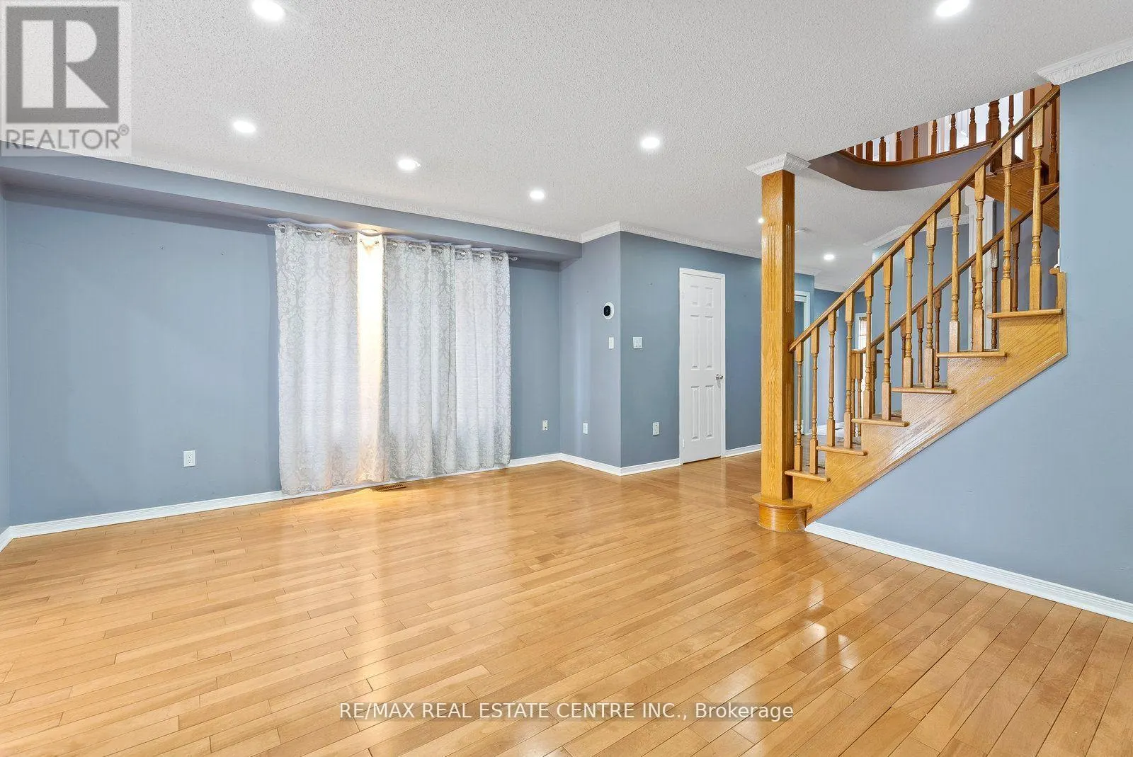UPPER - 5382 LONGHOUSE CRESCENT