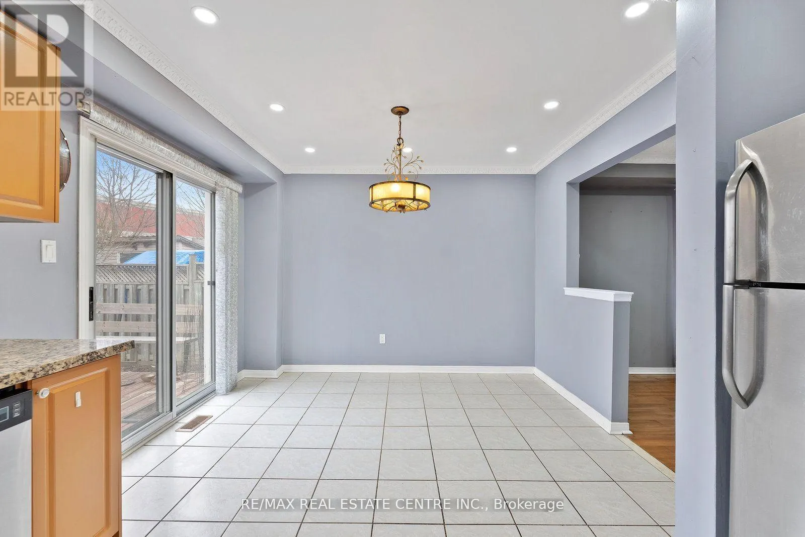 UPPER - 5382 LONGHOUSE CRESCENT
