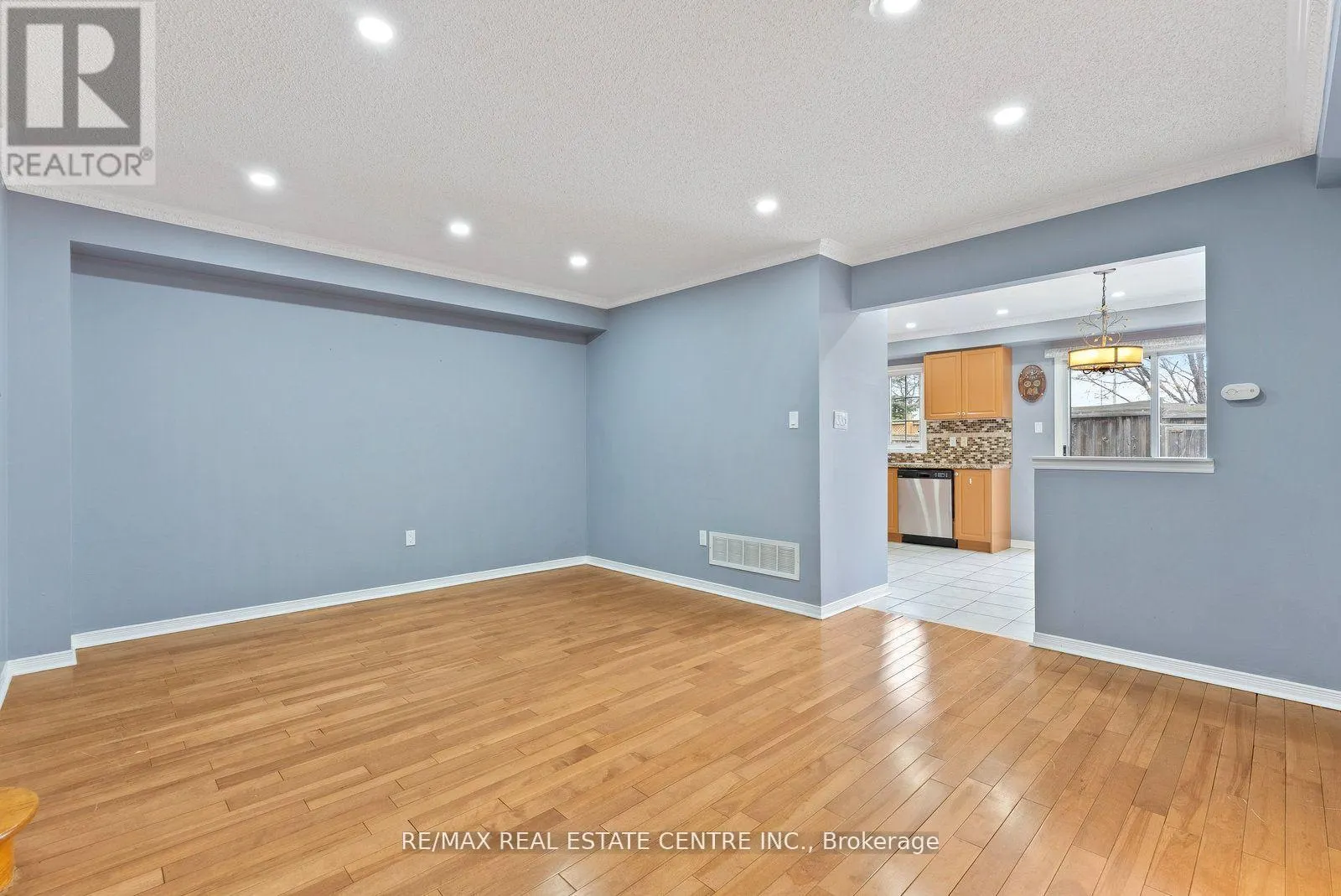 UPPER - 5382 LONGHOUSE CRESCENT