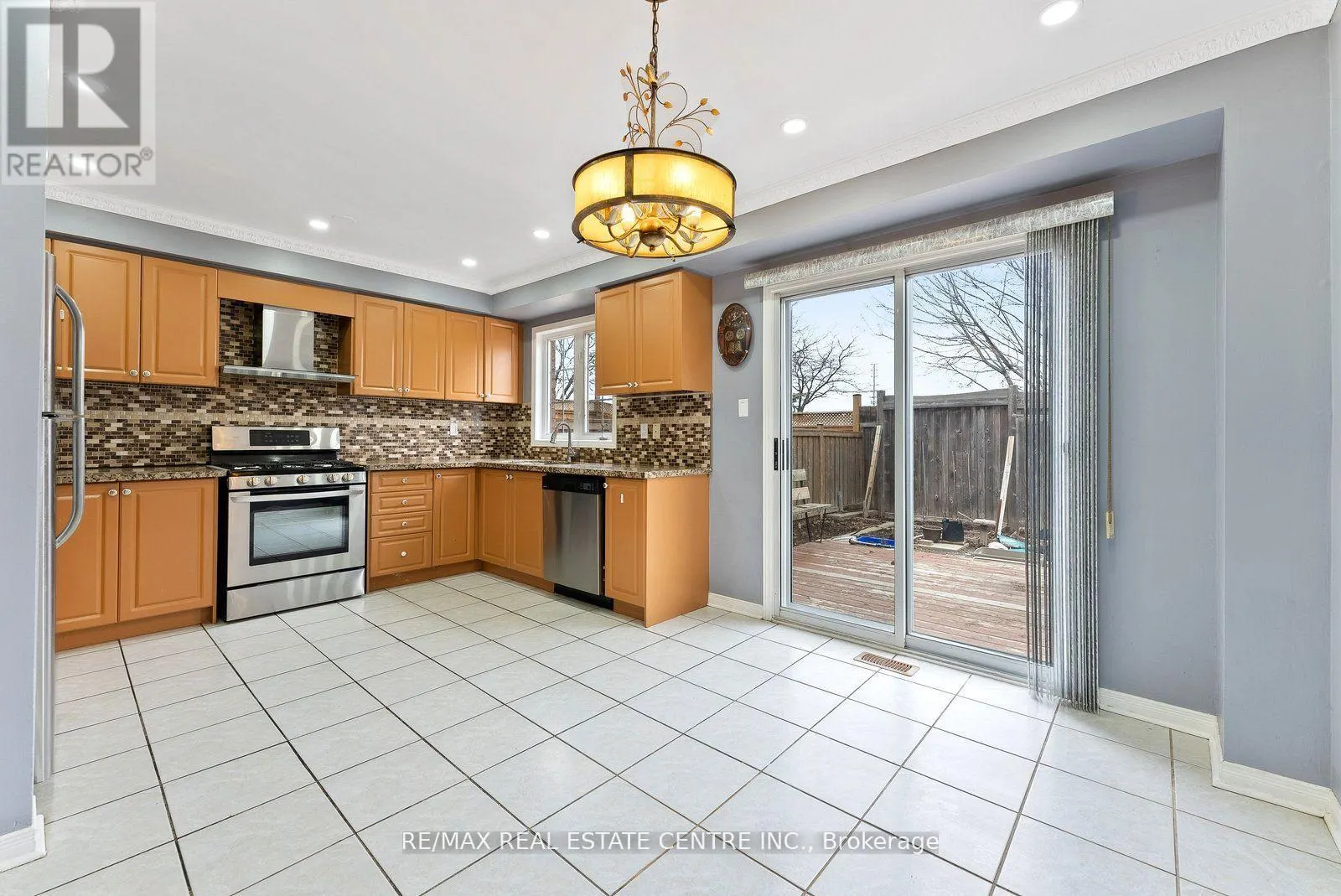 UPPER - 5382 LONGHOUSE CRESCENT