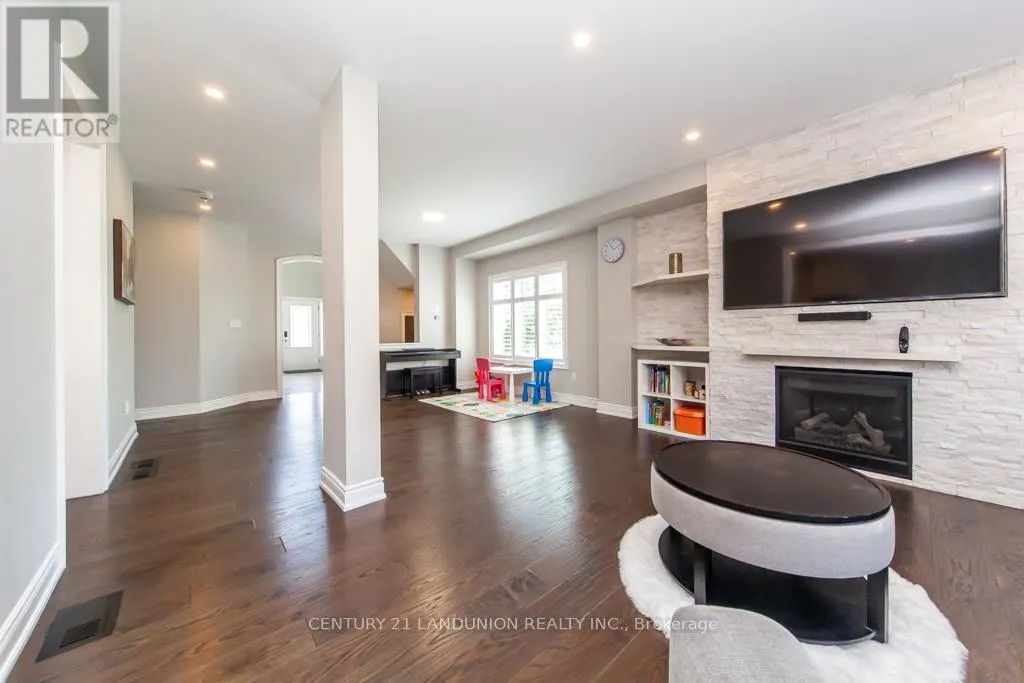 70 PRAIRIE CREEK CRESCENT