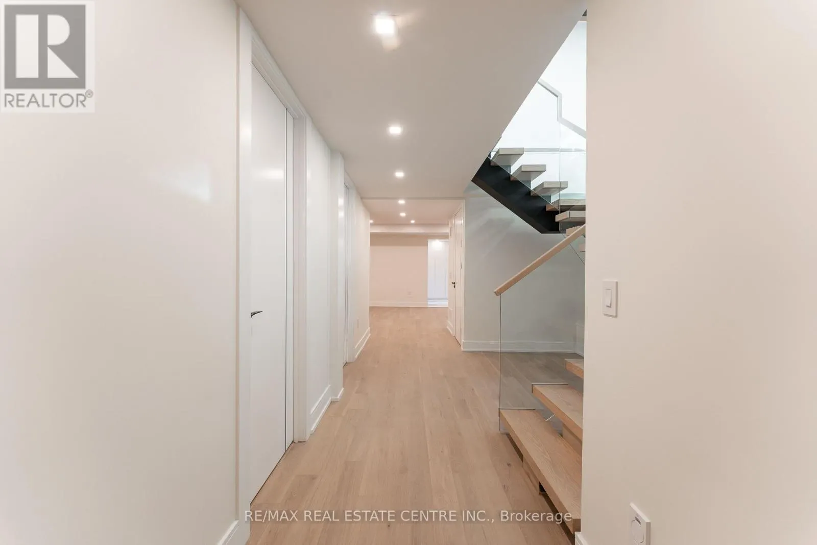 462 SOUTHLAND CRESCENT