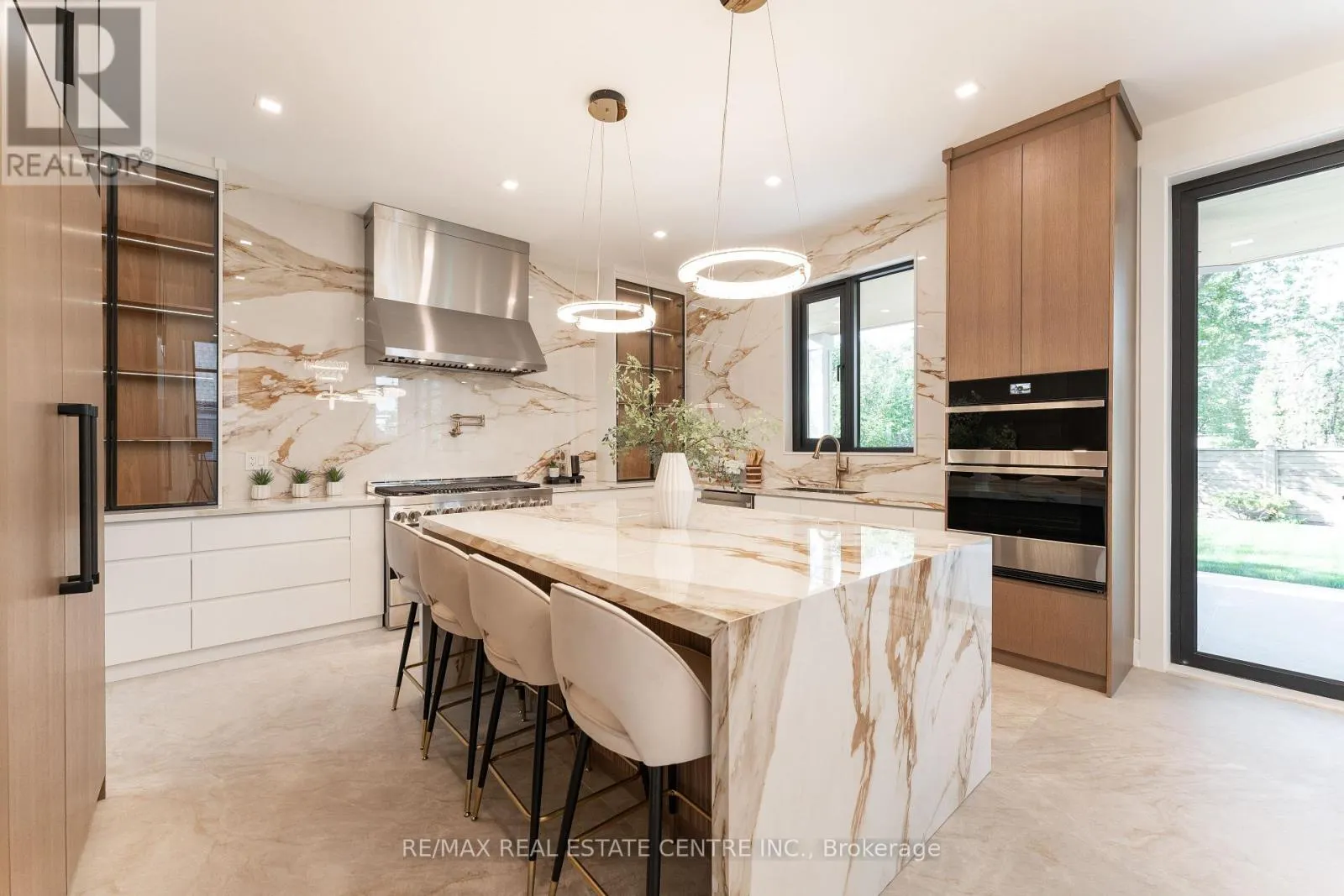 462 SOUTHLAND CRESCENT