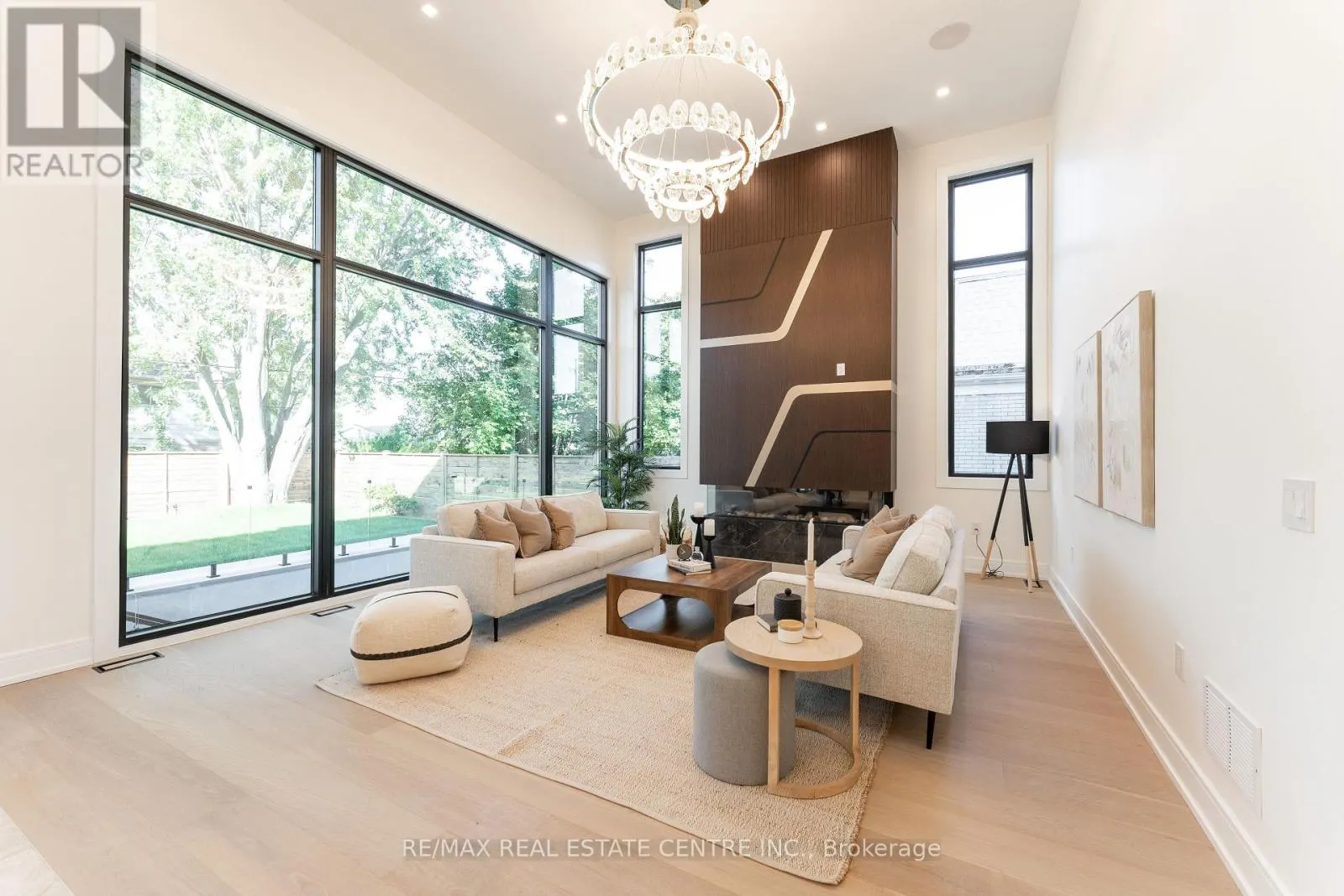 462 SOUTHLAND CRESCENT