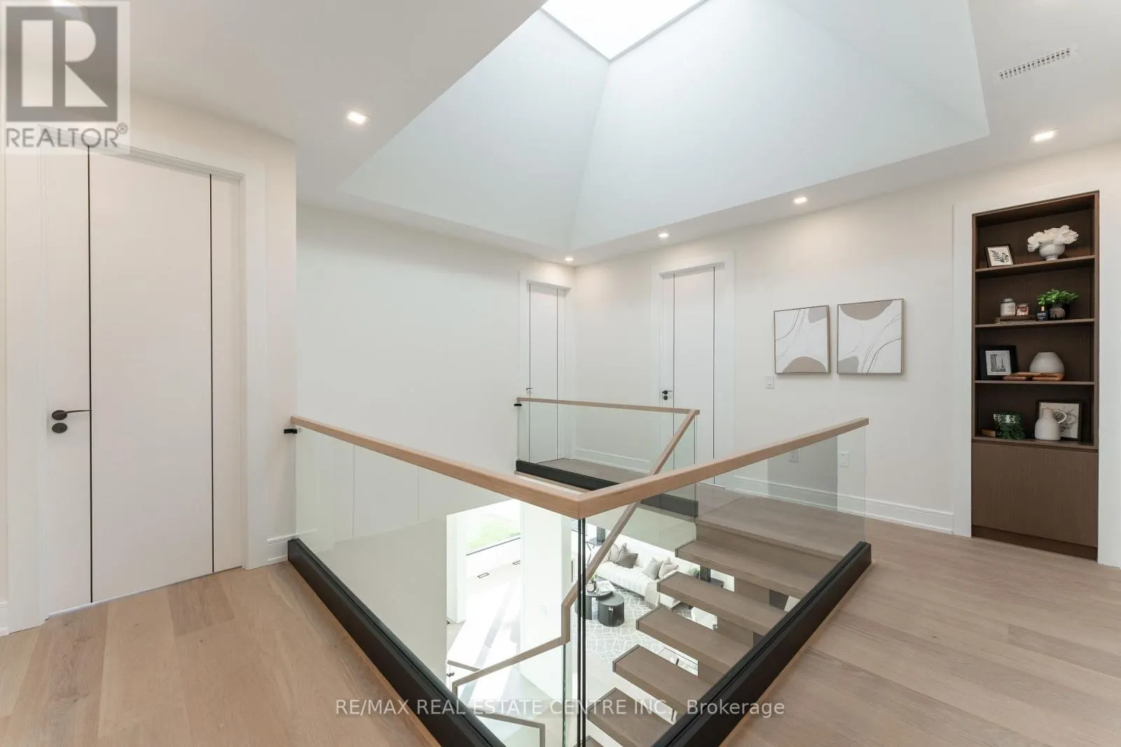 462 SOUTHLAND CRESCENT