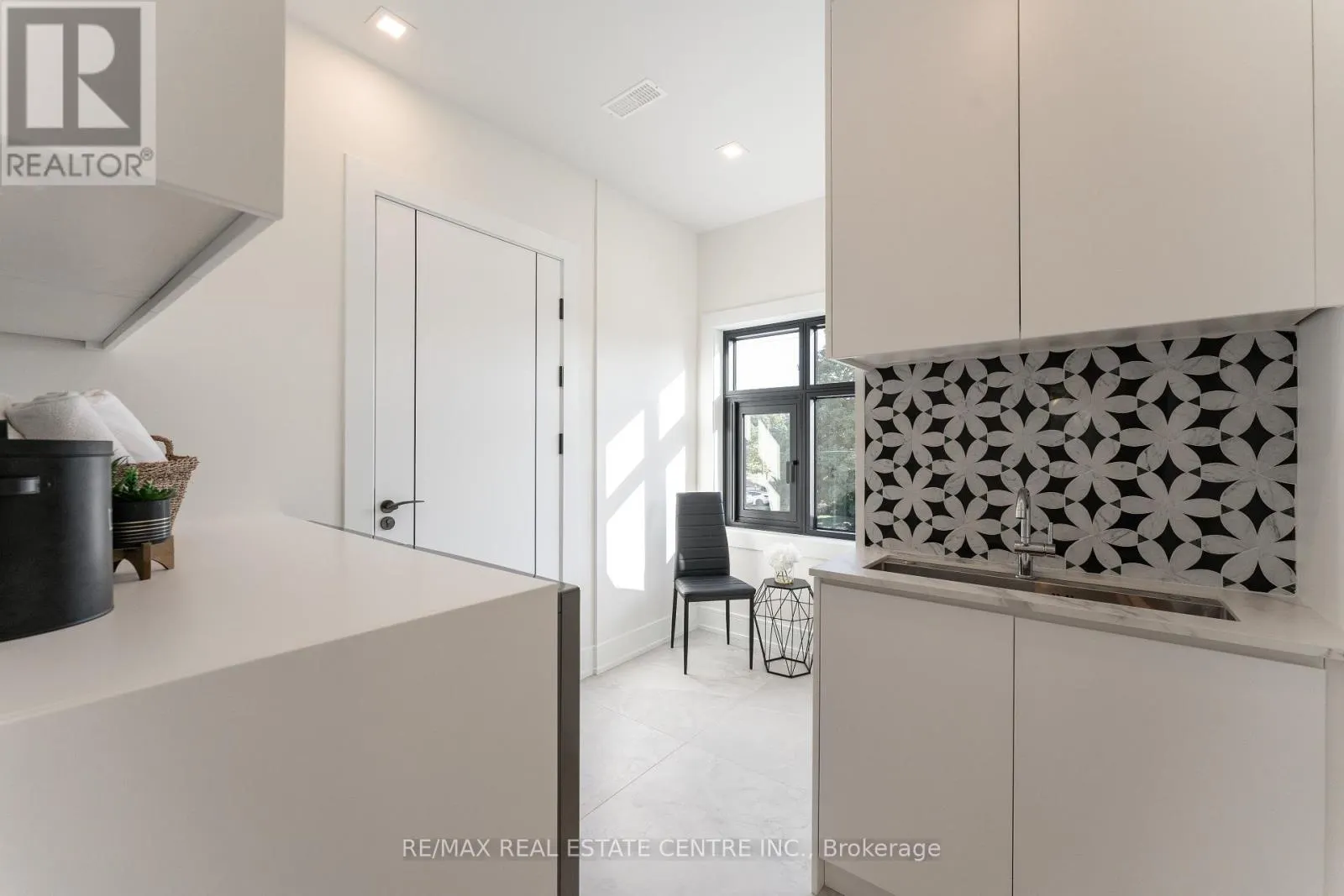 462 SOUTHLAND CRESCENT