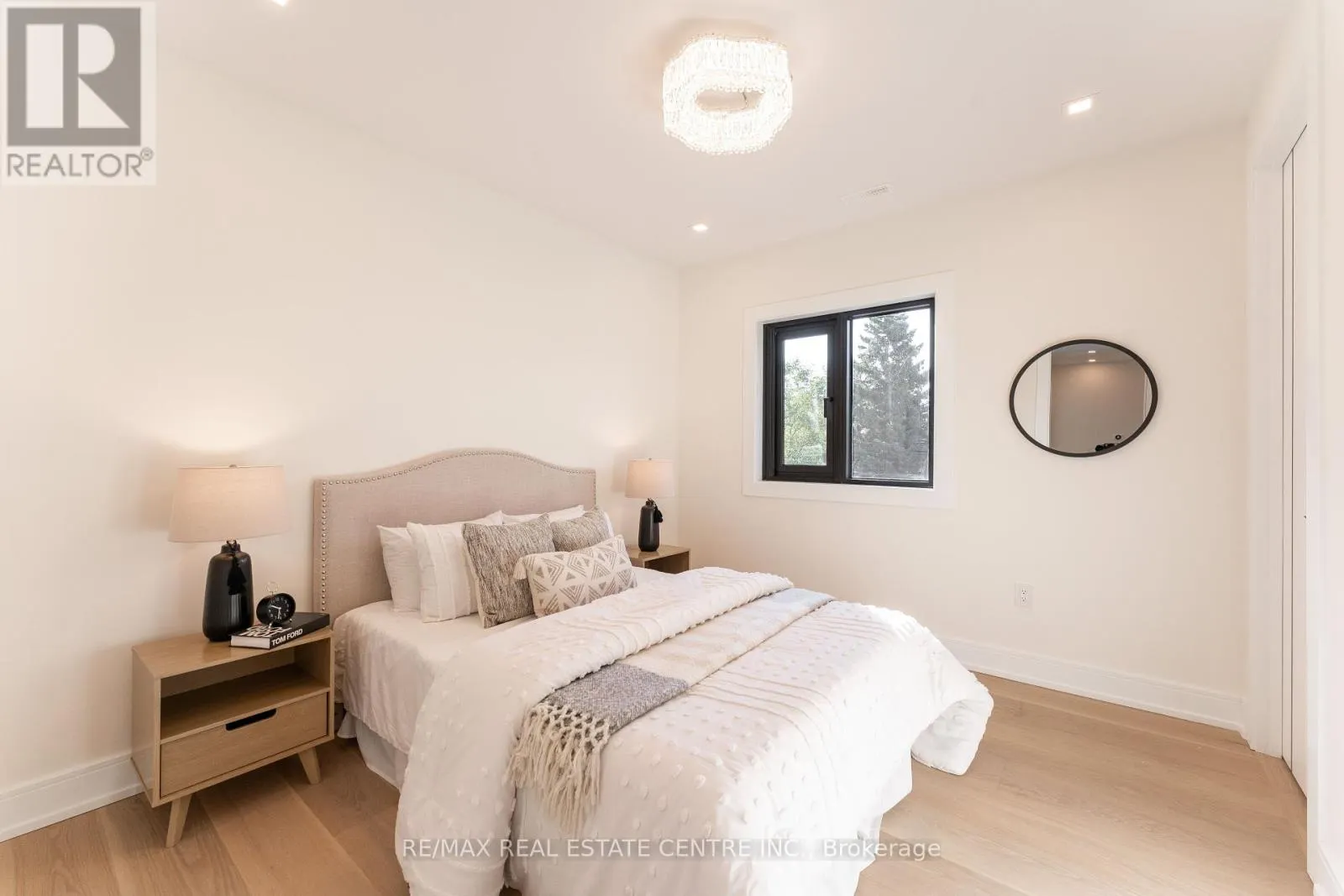 462 SOUTHLAND CRESCENT
