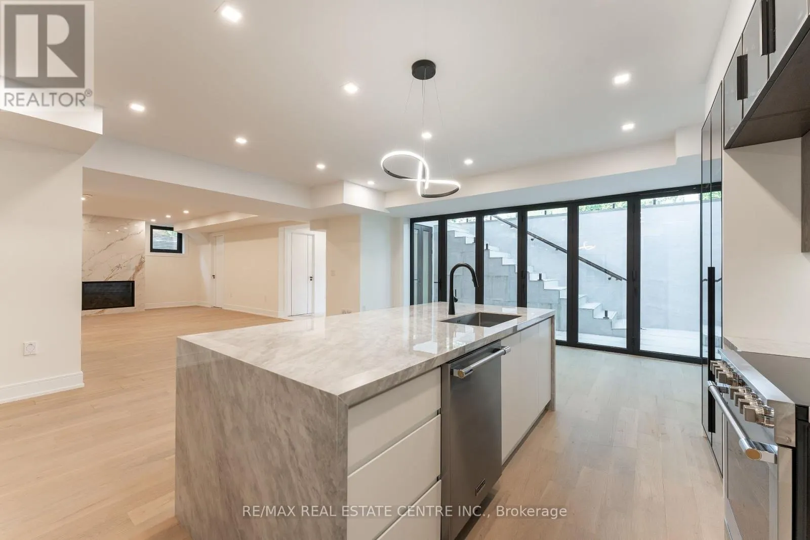 462 SOUTHLAND CRESCENT