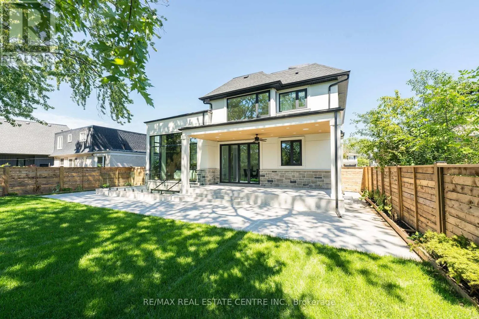 462 SOUTHLAND CRESCENT