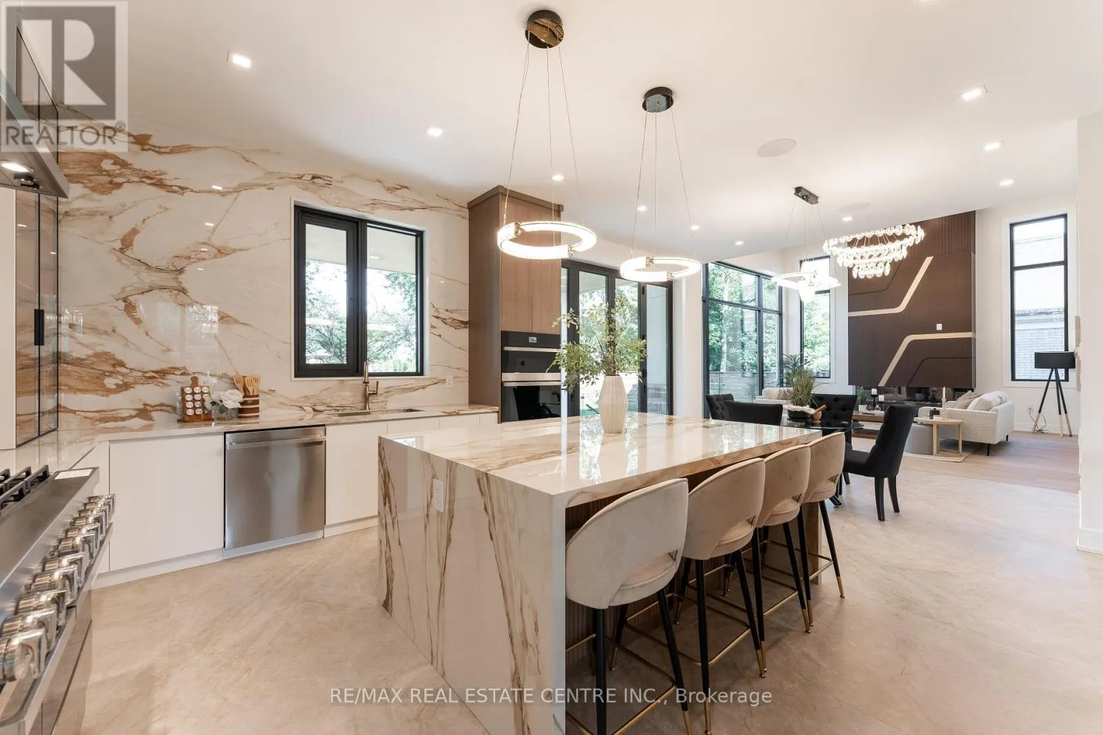 462 SOUTHLAND CRESCENT