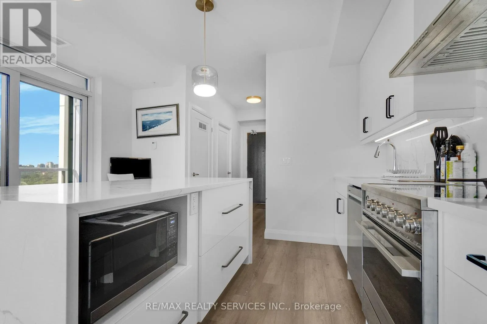 1302 - 500 BROCK AVENUE