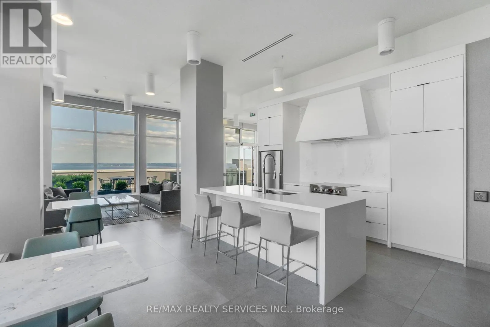 1302 - 500 BROCK AVENUE