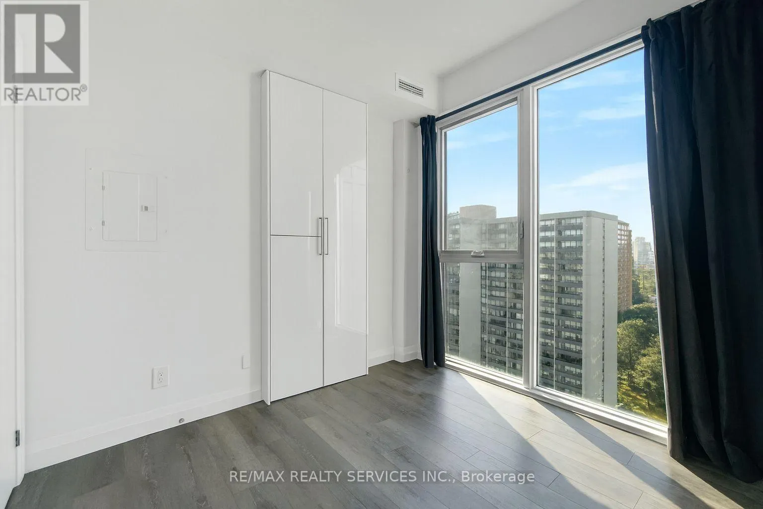 1302 - 500 BROCK AVENUE