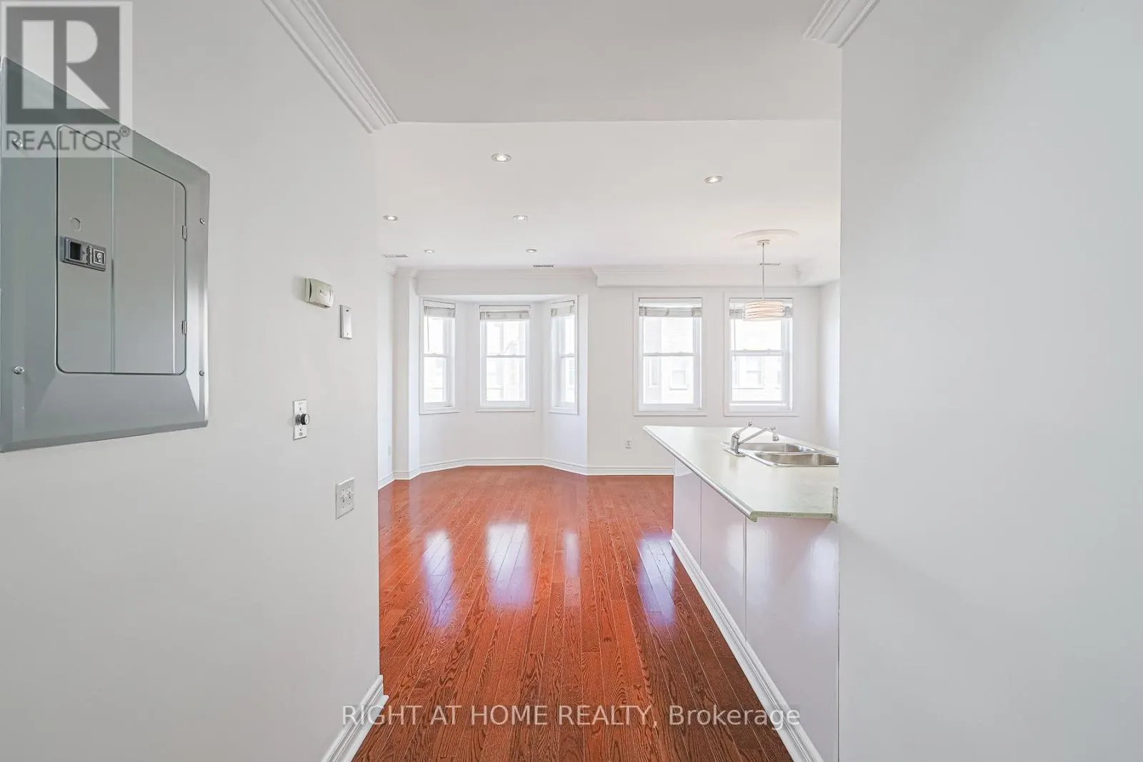 78 - 760 LAWRENCE AVENUE W