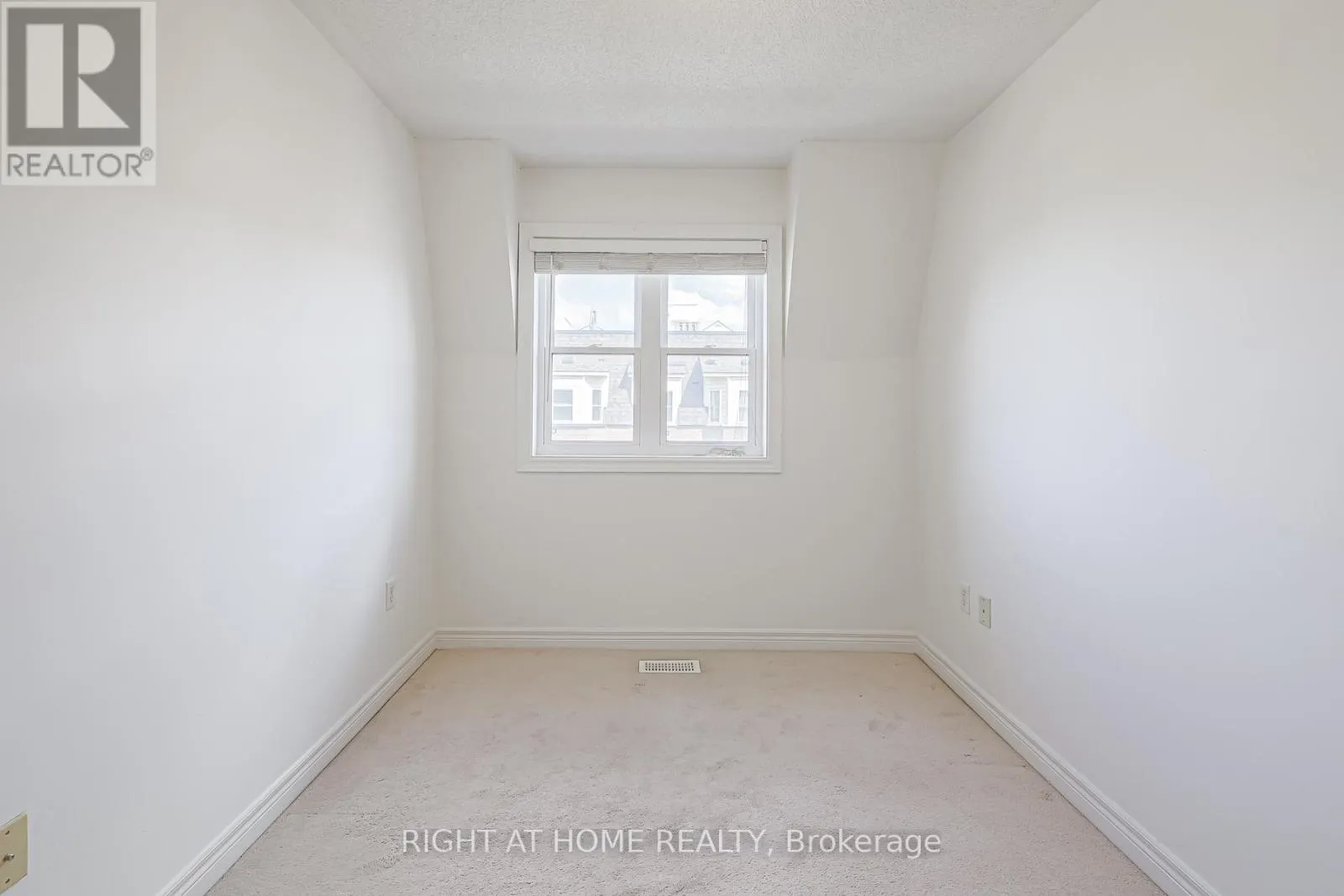 78 - 760 LAWRENCE AVENUE W