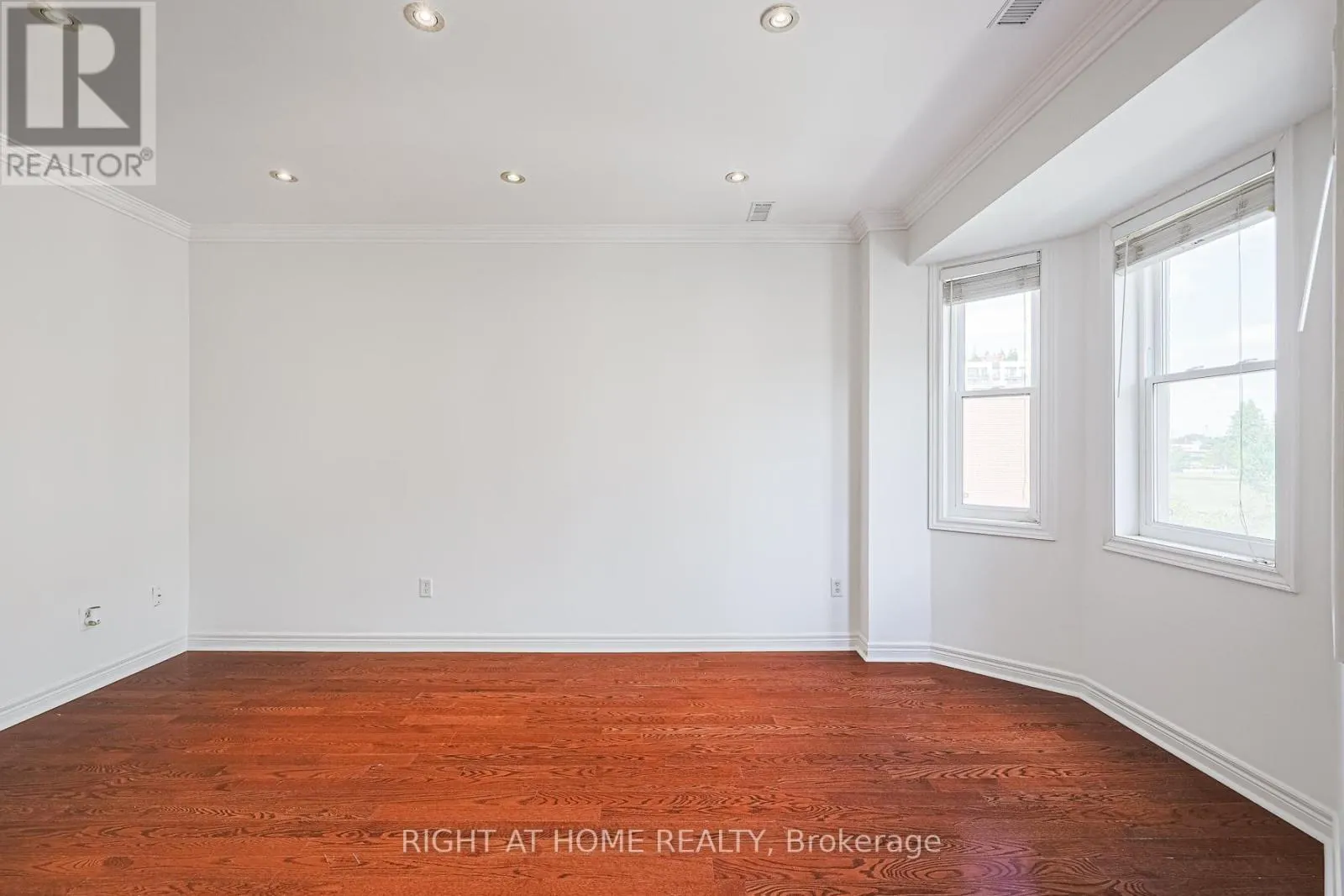 78 - 760 LAWRENCE AVENUE W