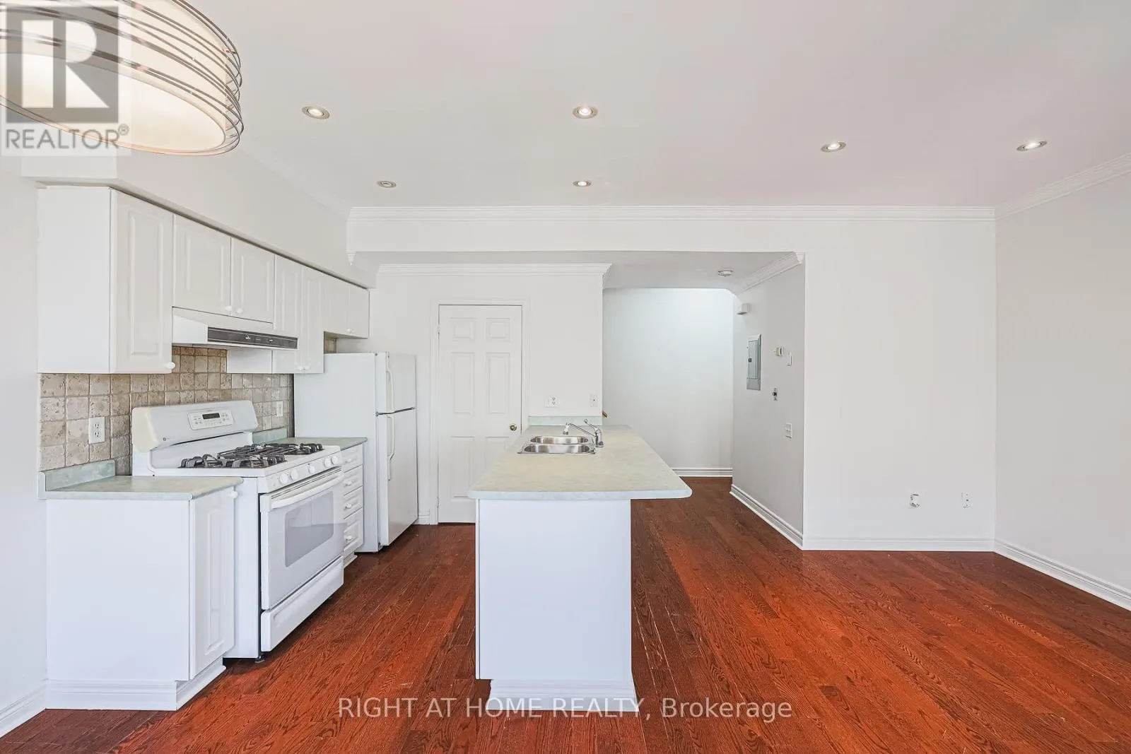 78 - 760 LAWRENCE AVENUE W