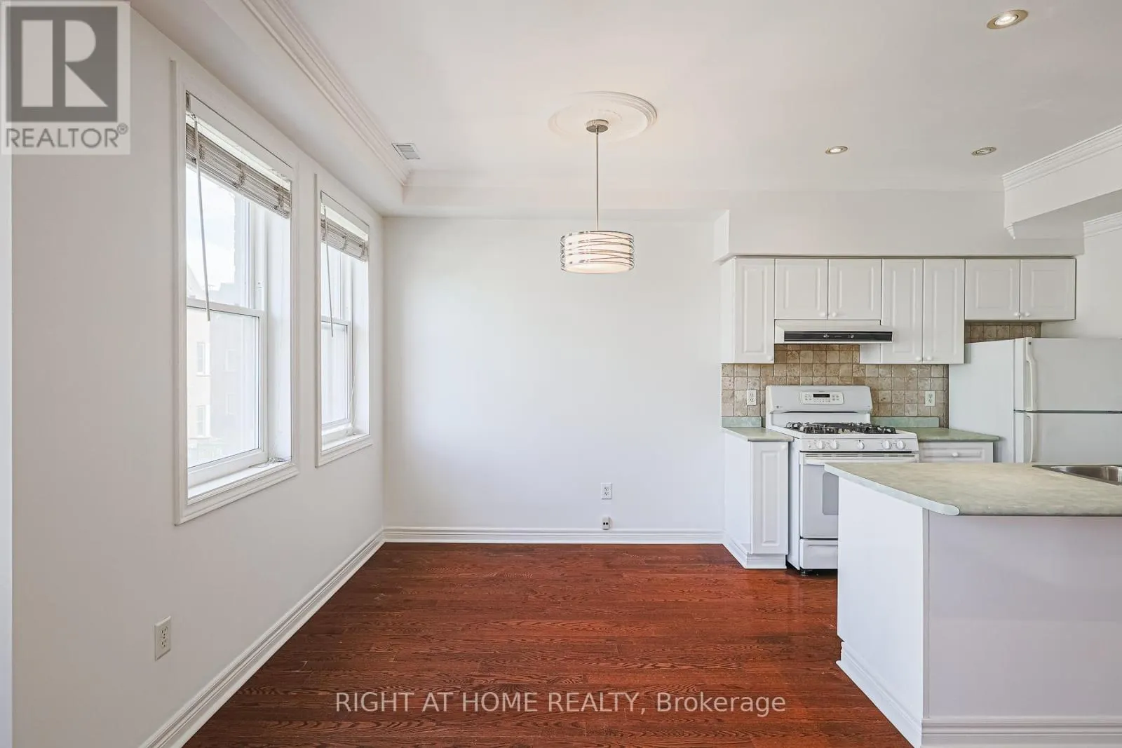 78 - 760 LAWRENCE AVENUE W