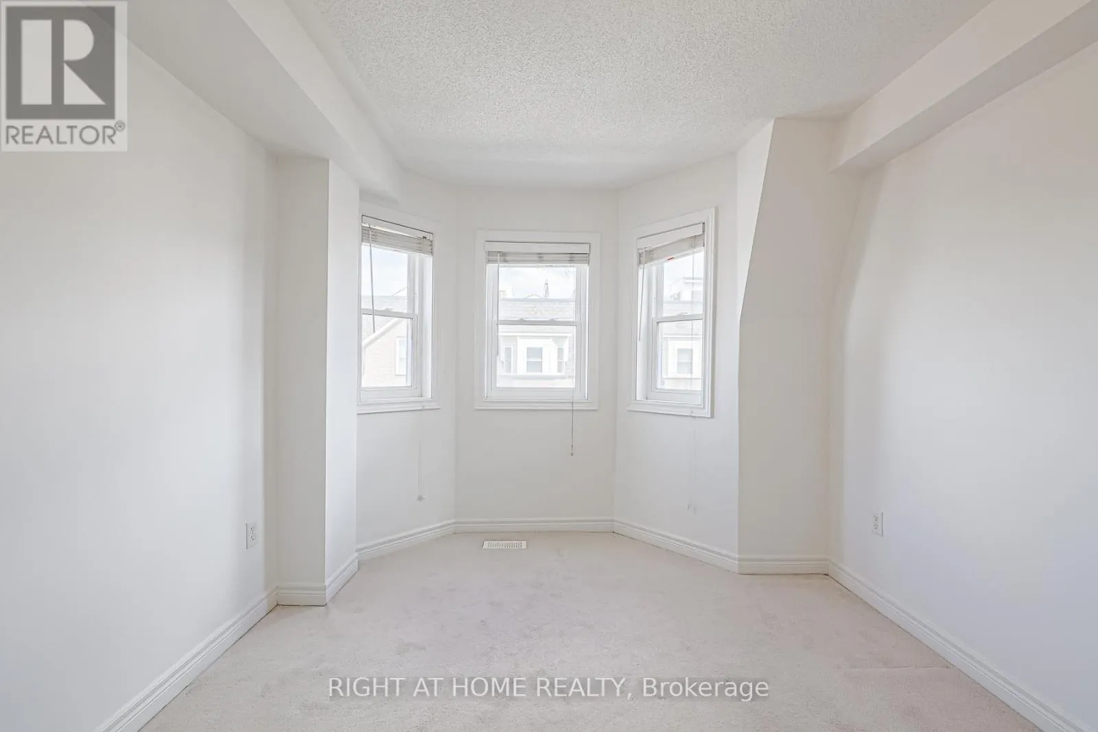 78 - 760 LAWRENCE AVENUE W